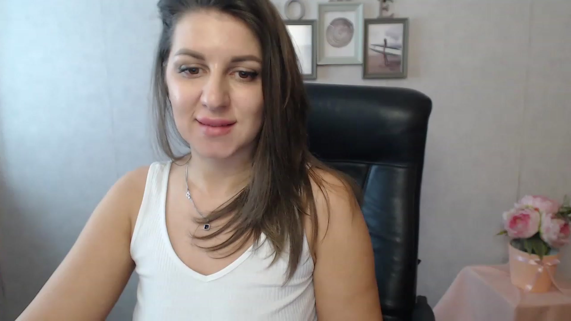 Gallery image thumbnail from Vanesa_Lams's myfreecams stream on, 04/24/2023, 10:07 image 10 of 20