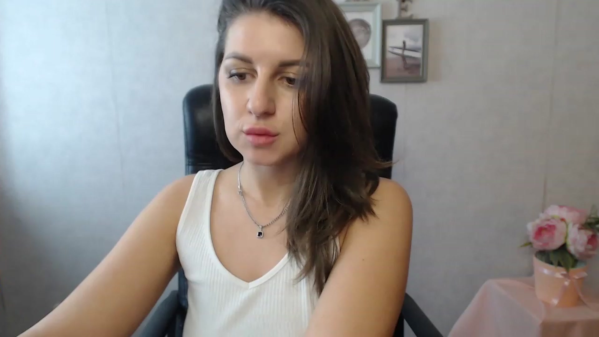 Gallery image thumbnail from Vanesa_Lams's myfreecams stream on, 04/24/2023, 10:07 image 3 of 20