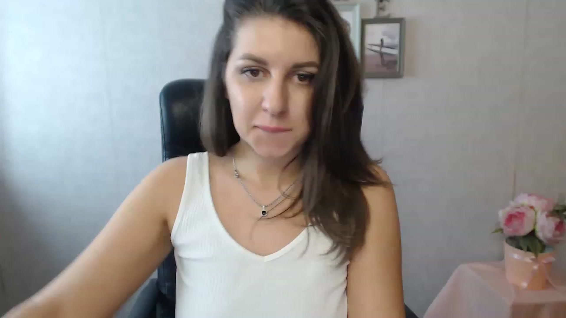 Gallery image thumbnail from Vanesa_Lams's myfreecams stream on, 04/24/2023, 10:07 image 2 of 20