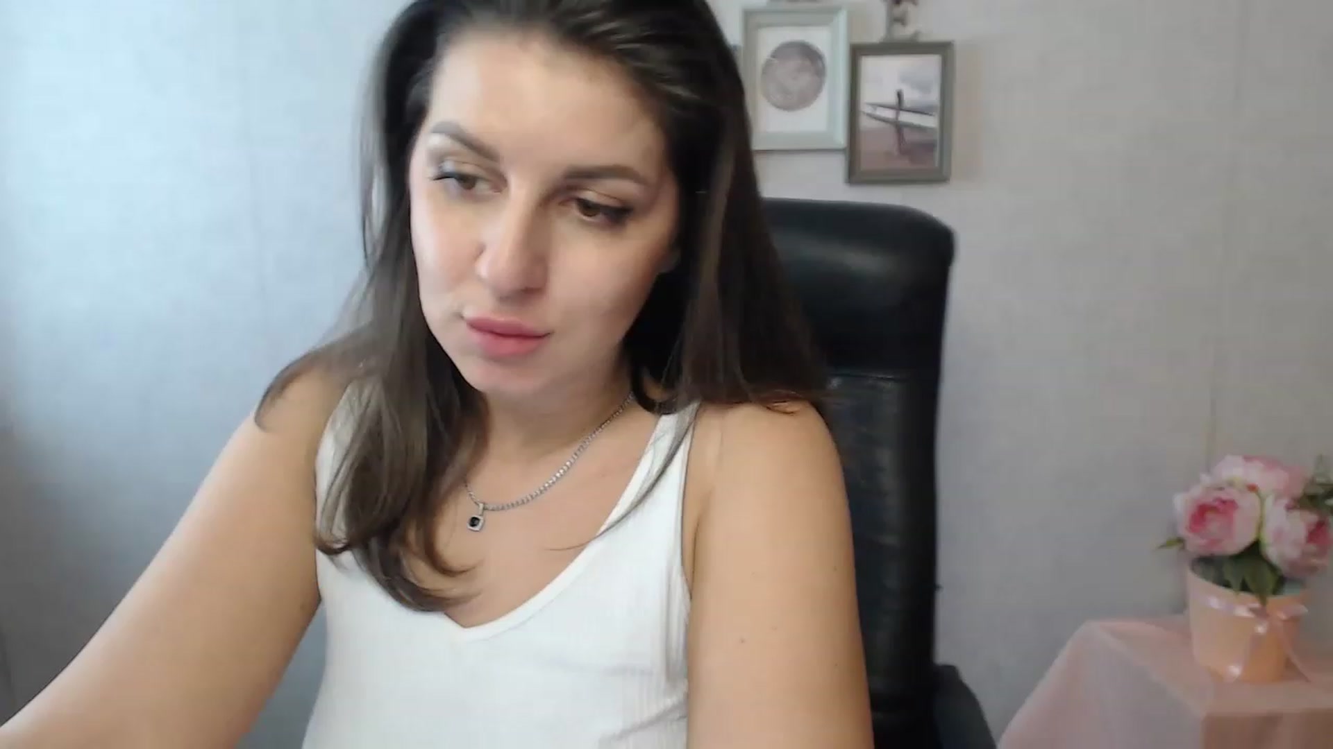 Gallery image thumbnail from Vanesa_Lams's myfreecams stream on, 04/24/2023, 10:07 image 13 of 20