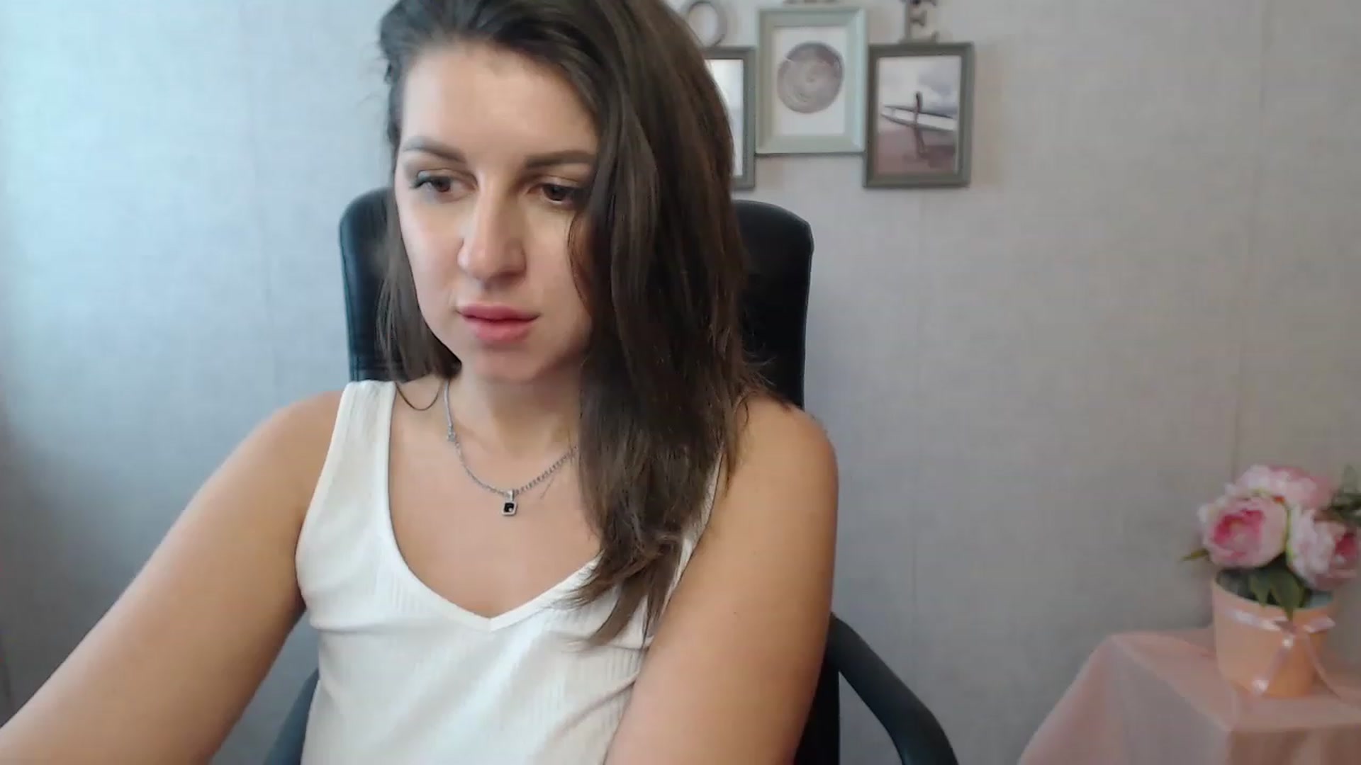 Gallery image thumbnail from Vanesa_Lams's myfreecams stream on, 04/24/2023, 10:07 image 17 of 20