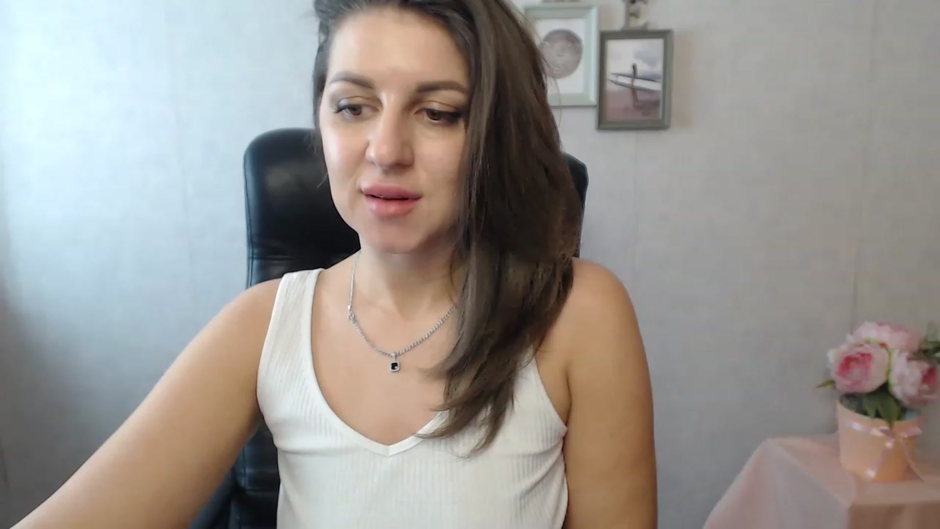 Gallery image thumbnail from Vanesa_Lams's myfreecams stream on, 04/24/2023, 10:07 image 7 of 20