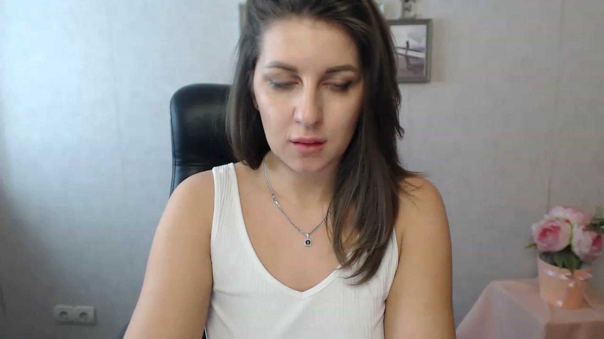 Gallery image thumbnail from Vanesa_Lams's myfreecams stream on, 04/24/2023, 10:07 image 6 of 20