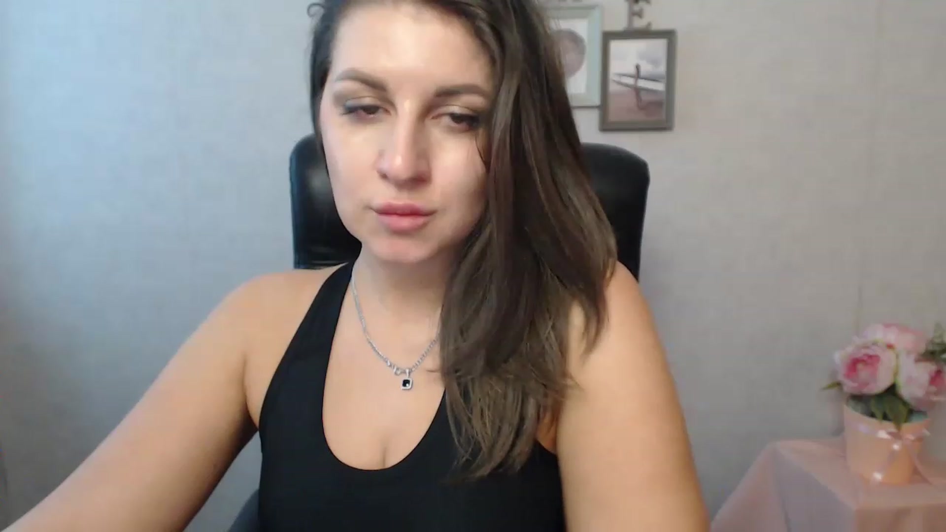 Gallery image thumbnail from Vanesa_Lams's myfreecams stream on, 04/24/2023, 11:08 image 16 of 20
