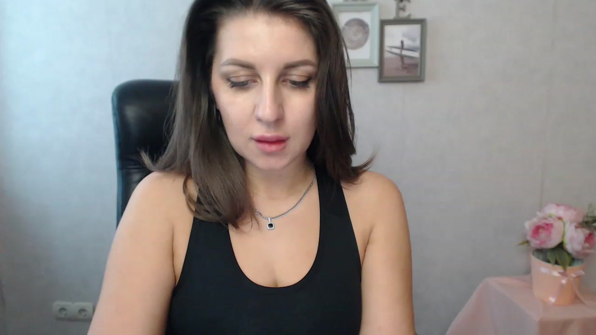 Gallery image thumbnail from Vanesa_Lams's myfreecams stream on, 04/24/2023, 11:08 image 1 of 20