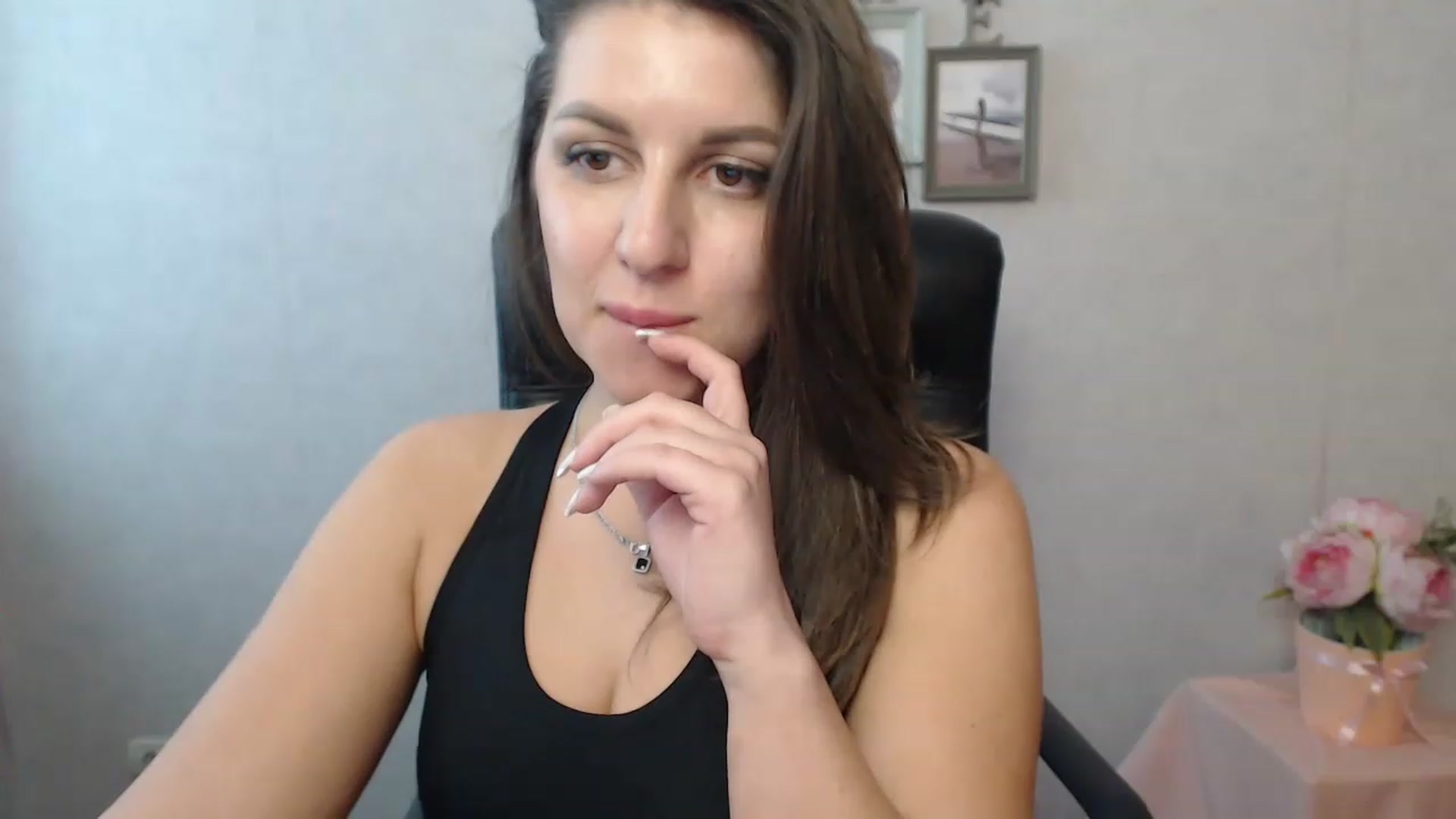 Gallery image thumbnail from Vanesa_Lams's myfreecams stream on, 04/24/2023, 11:08 image 7 of 20