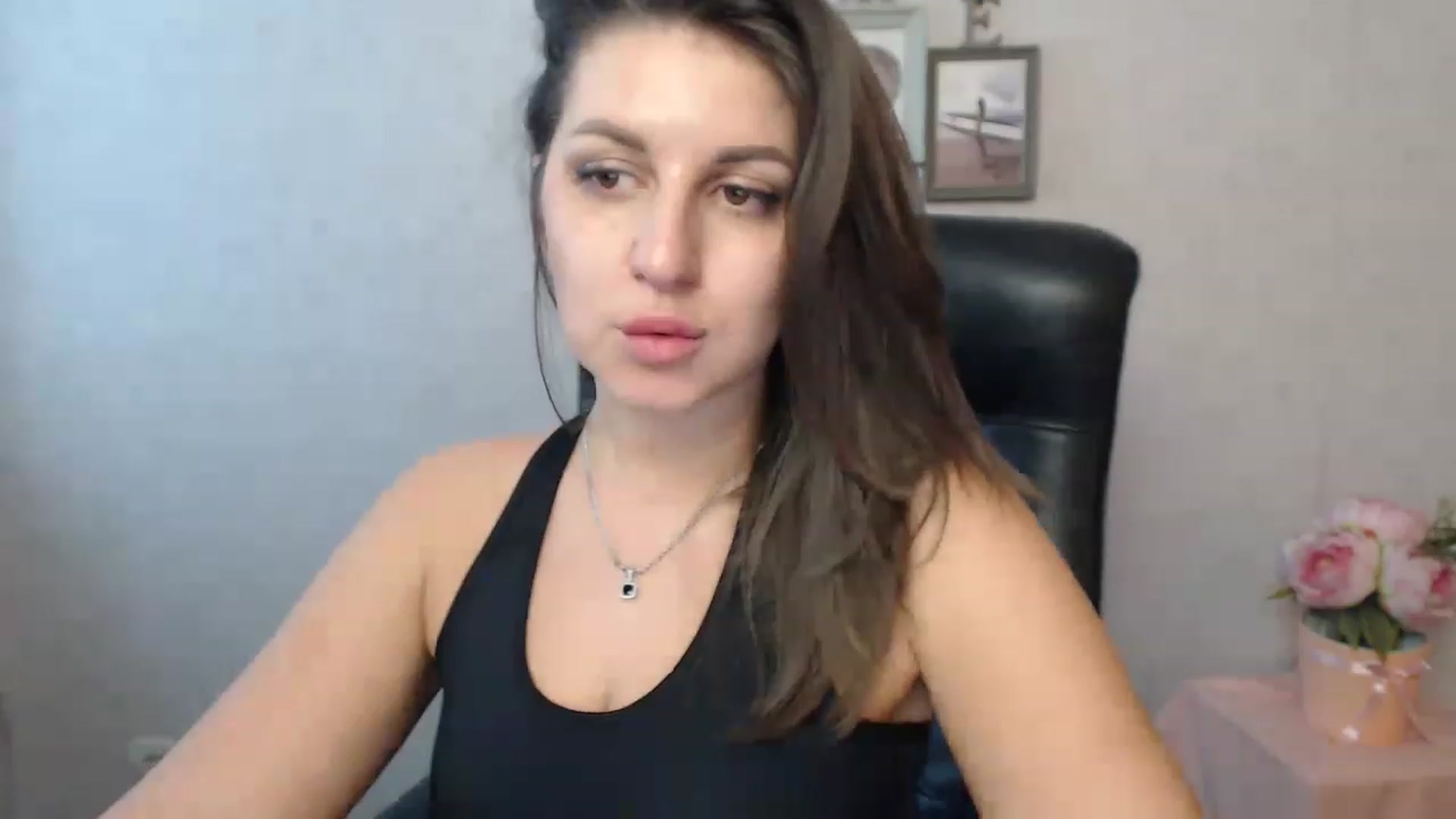 Gallery image thumbnail from Vanesa_Lams's myfreecams stream on, 04/24/2023, 11:08 image 18 of 20