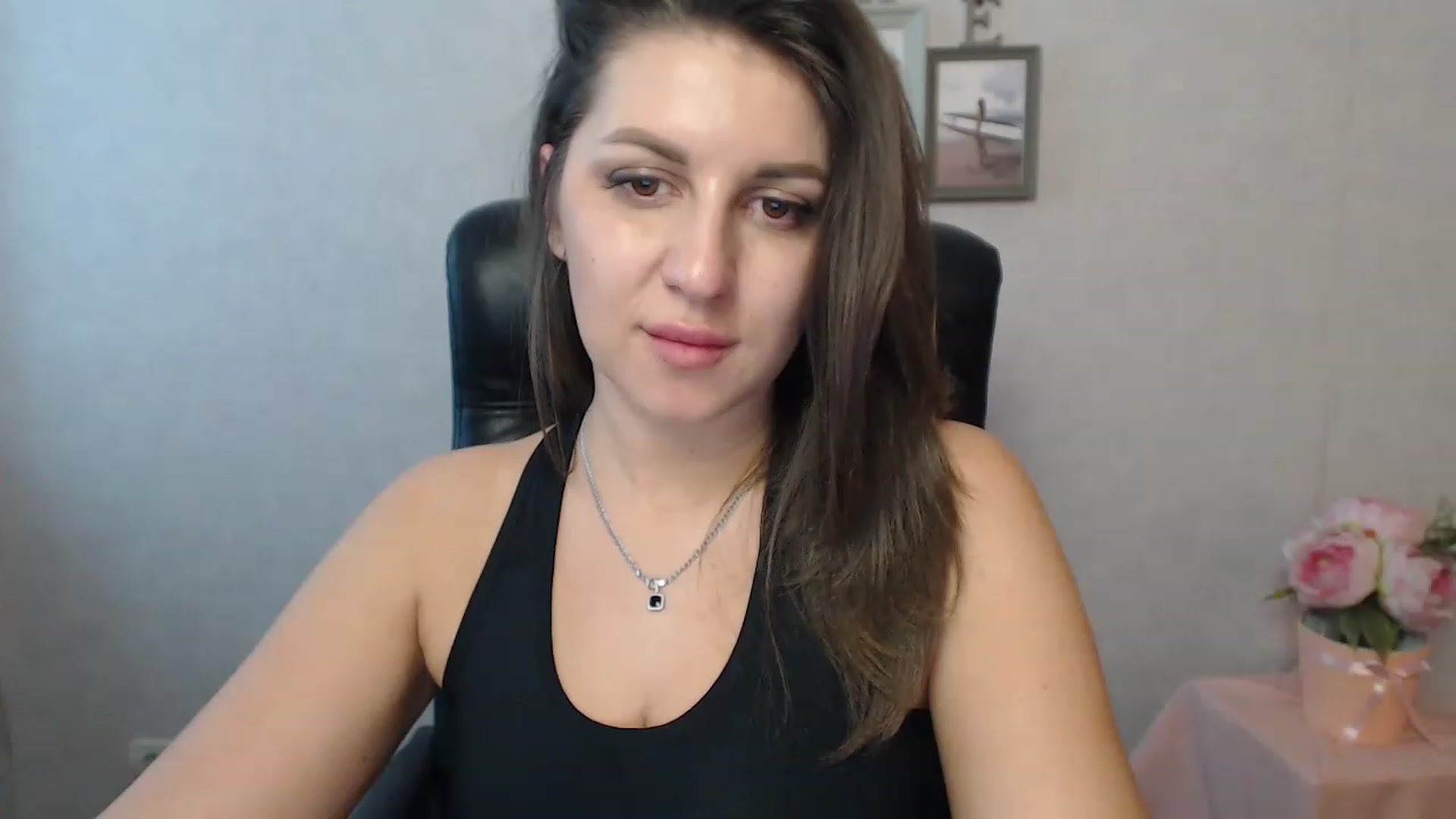 Gallery image thumbnail from Vanesa_Lams's myfreecams stream on, 04/24/2023, 11:08 image 19 of 20