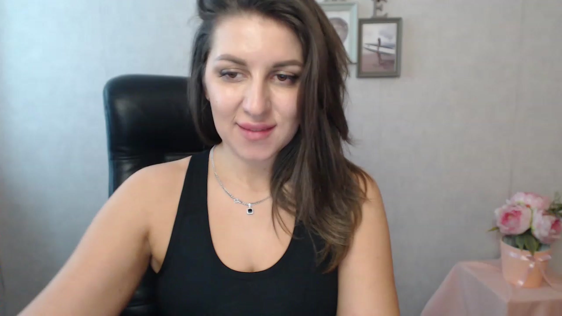 Gallery image thumbnail from Vanesa_Lams's myfreecams stream on, 04/24/2023, 11:08 image 2 of 20