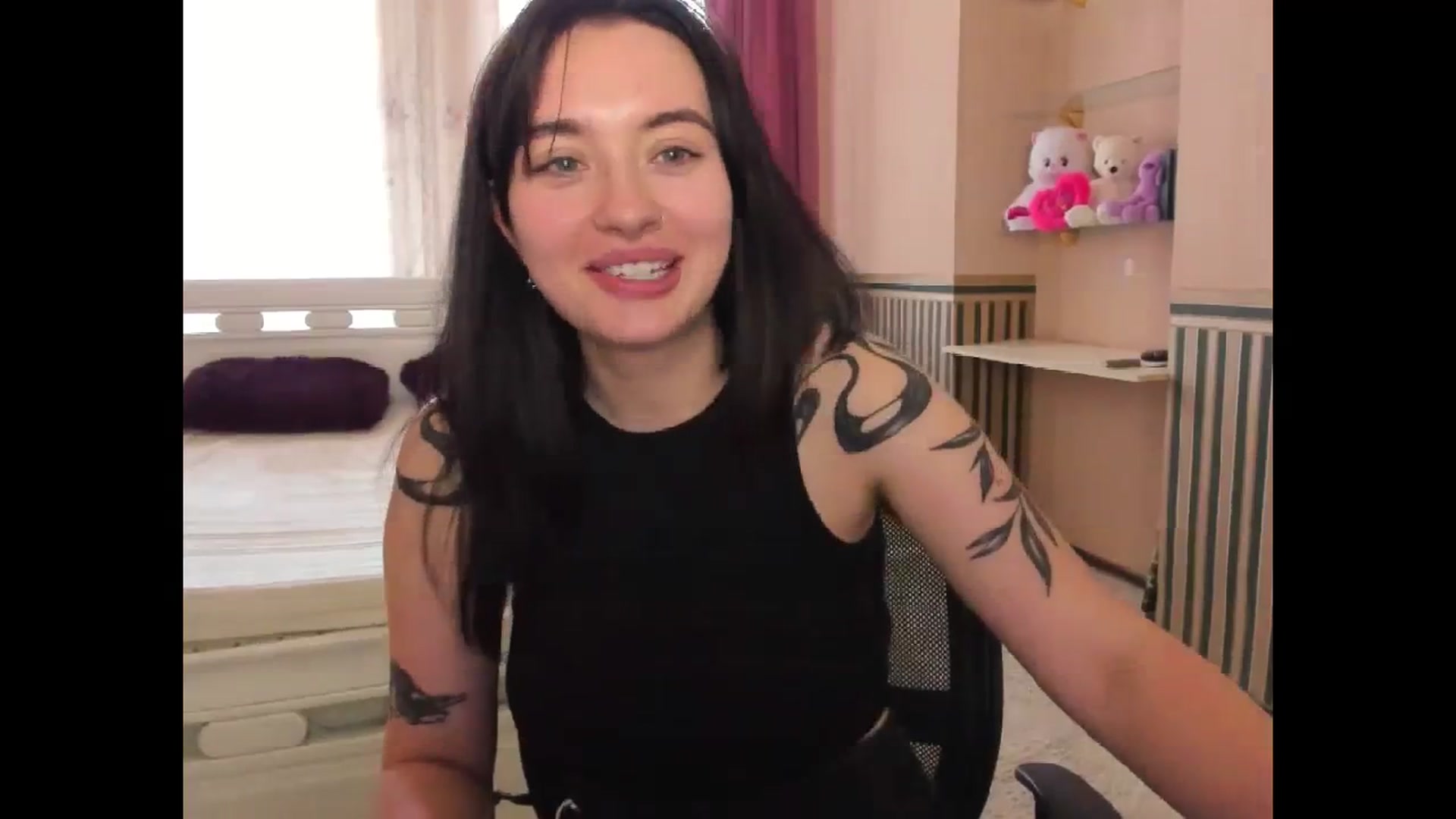 Gallery image thumbnail from Vaness__A's myfreecams stream on, 08/22/2023, 12:52 image 8 of 20