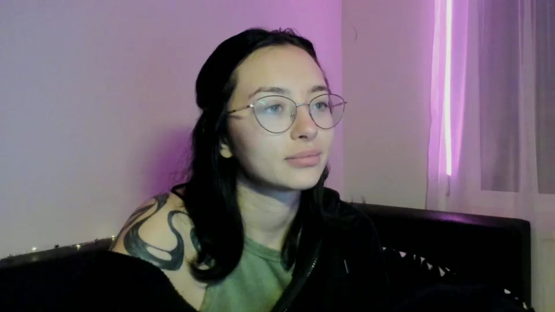 Gallery image thumbnail from Vaness__A's myfreecams stream on, 12/05/2024, 21:56 image 12 of 20