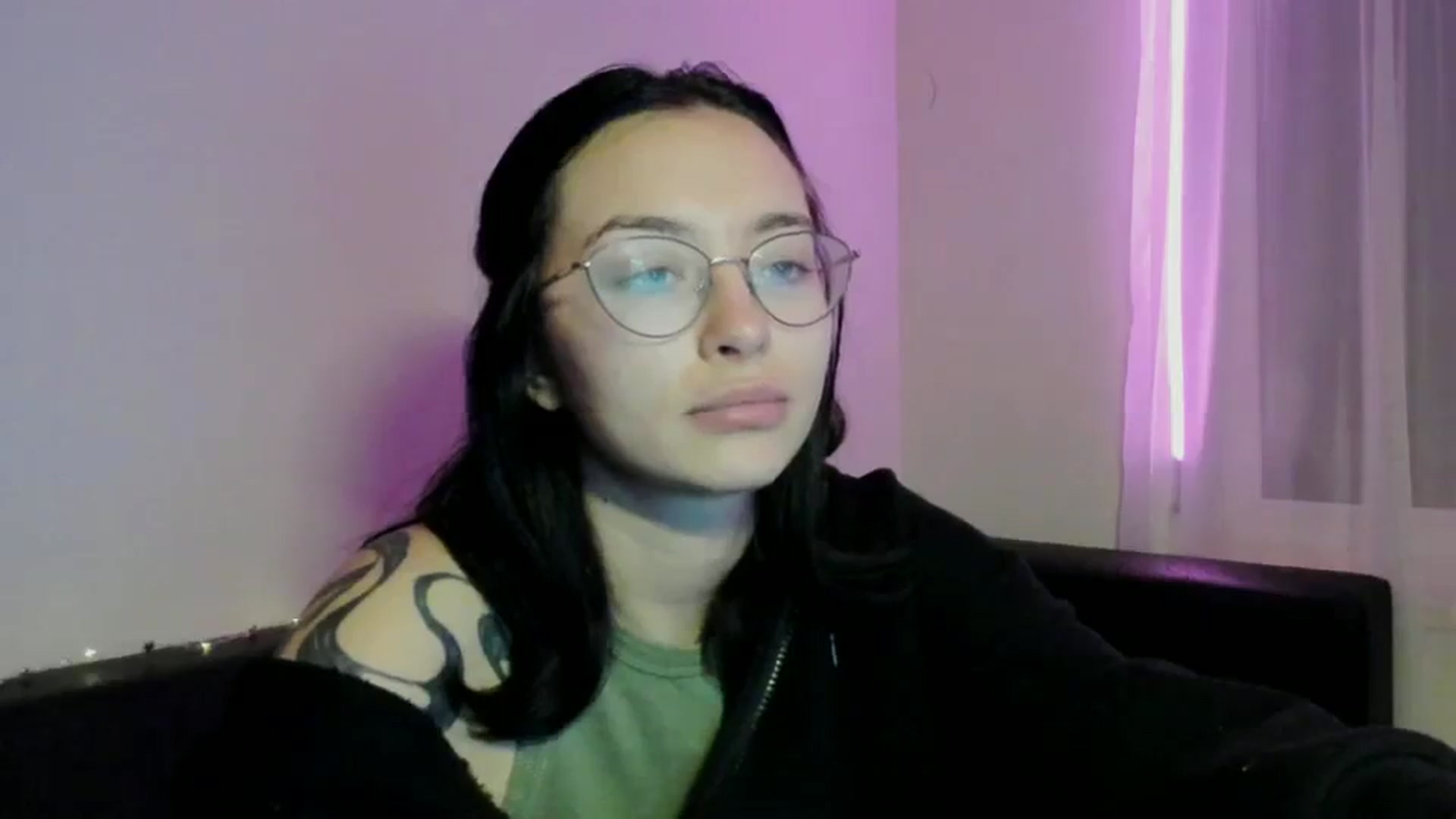 Gallery image thumbnail from Vaness__A's myfreecams stream on, 12/05/2024, 21:56 image 13 of 20