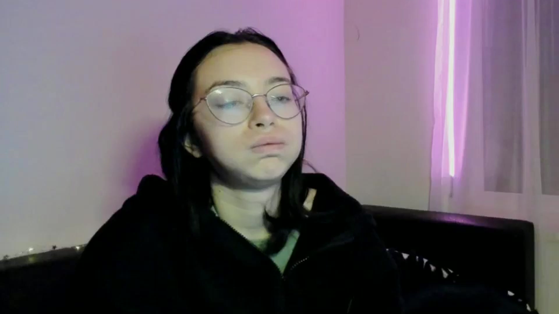 Gallery image thumbnail from Vaness__A's myfreecams stream on, 12/05/2024, 21:56 image 16 of 20