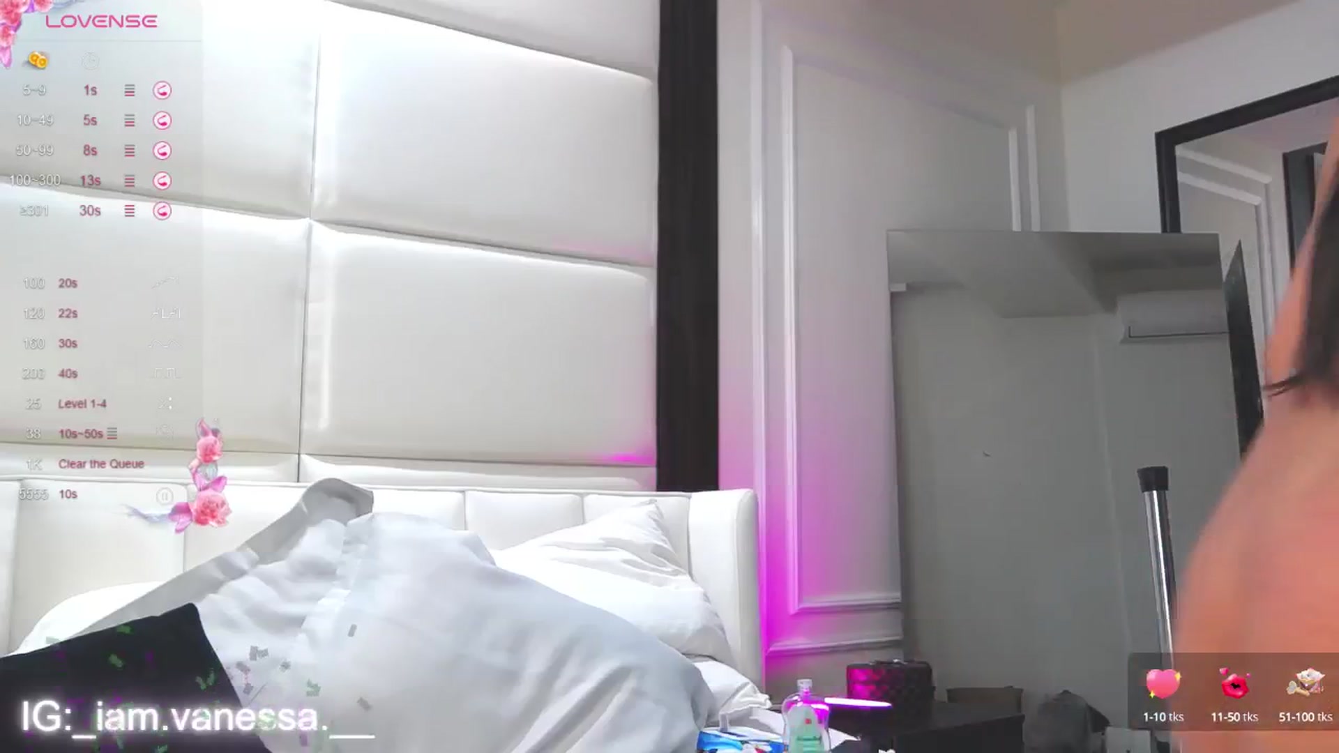 Gallery image thumbnail from Vanessa270's myfreecams stream on, 06/12/2024, 02:35 image 6 of 20