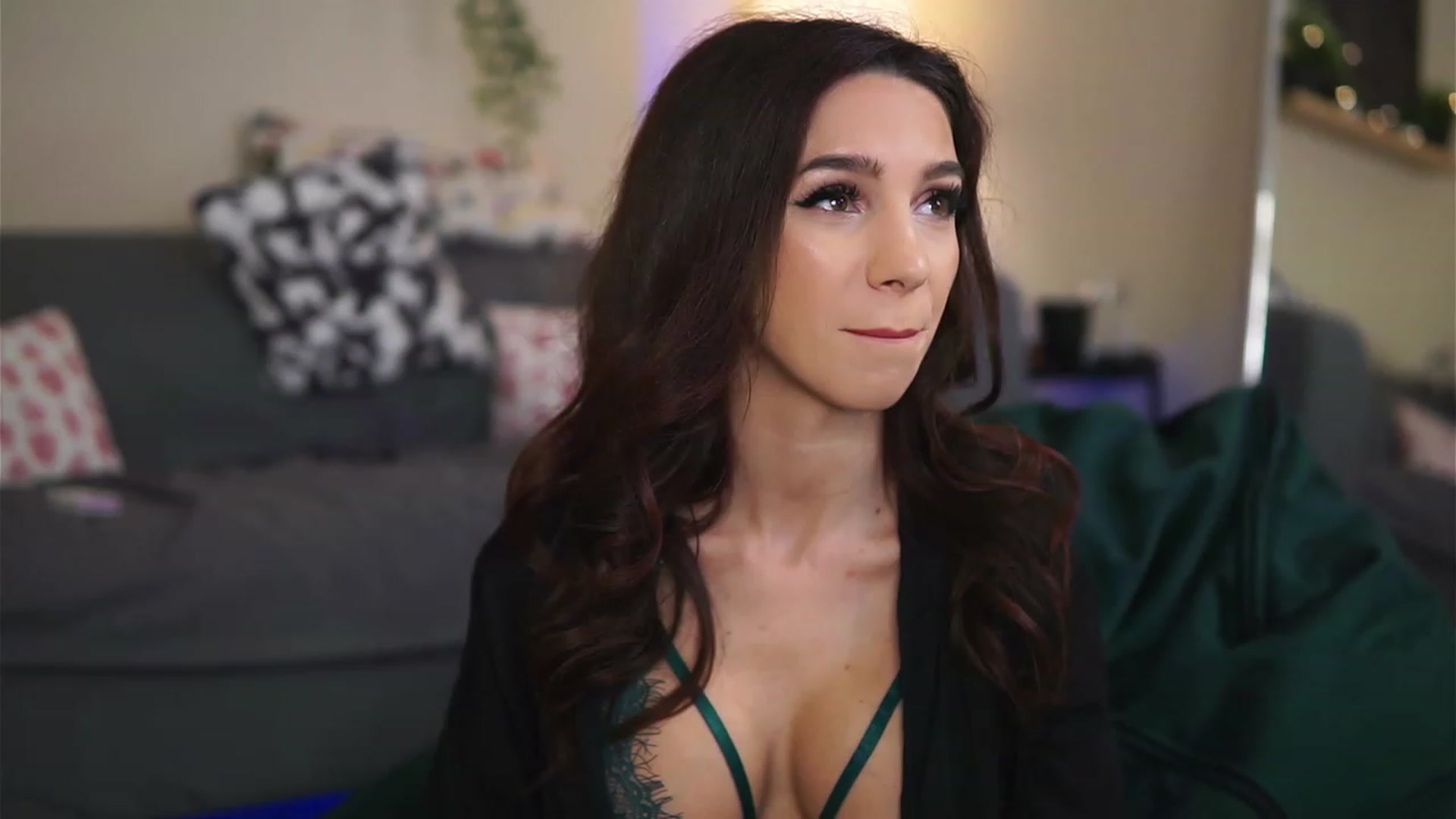 Gallery image thumbnail from VanessaAllen's myfreecams stream on, 12/07/2022, 18:14 image 1 of 20