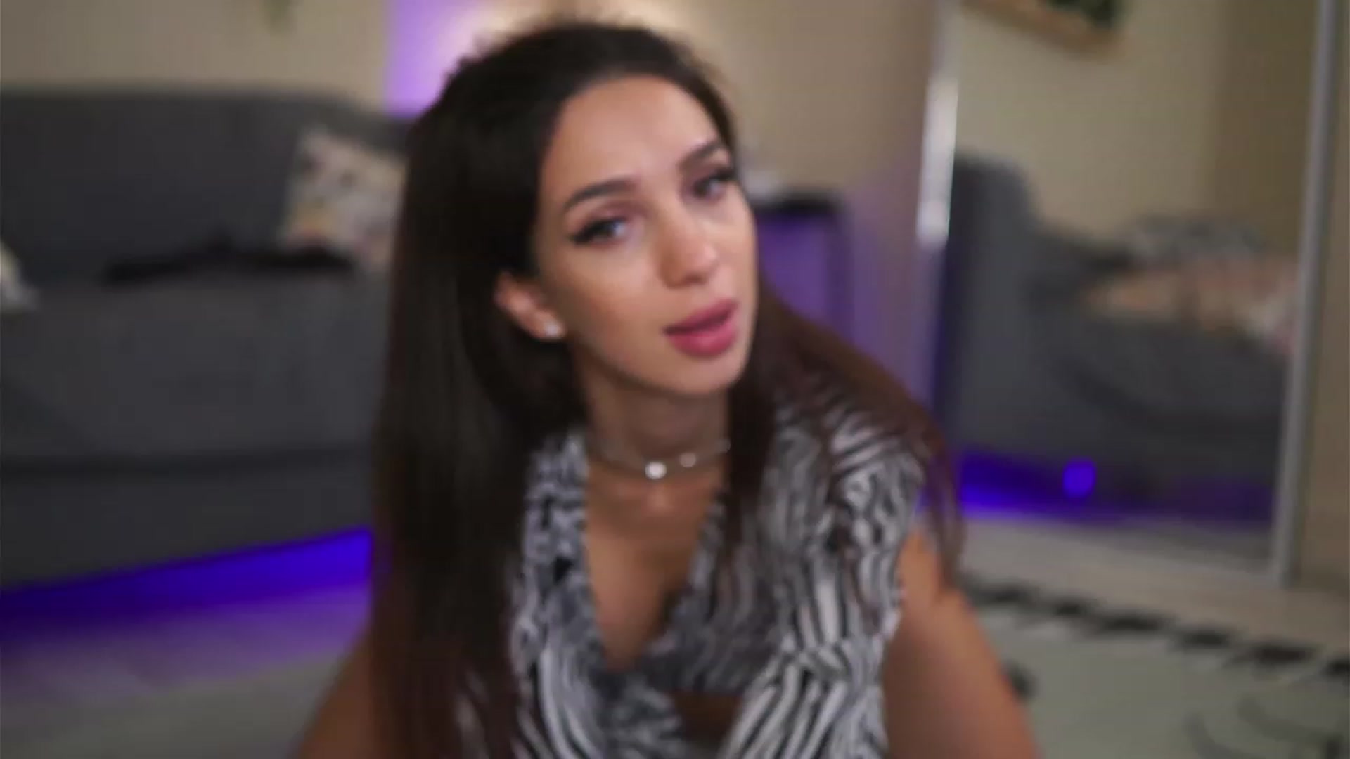Gallery image thumbnail from VanessaAllen's myfreecams stream on, 12/15/2022, 19:11 image 1 of 20