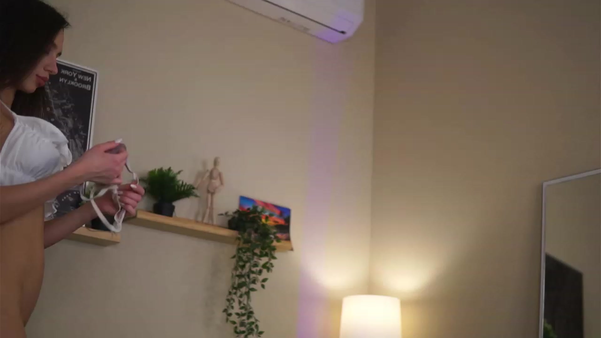 Gallery image thumbnail from VanessaAllen's myfreecams stream on, 12/21/2022, 19:46 image 7 of 20