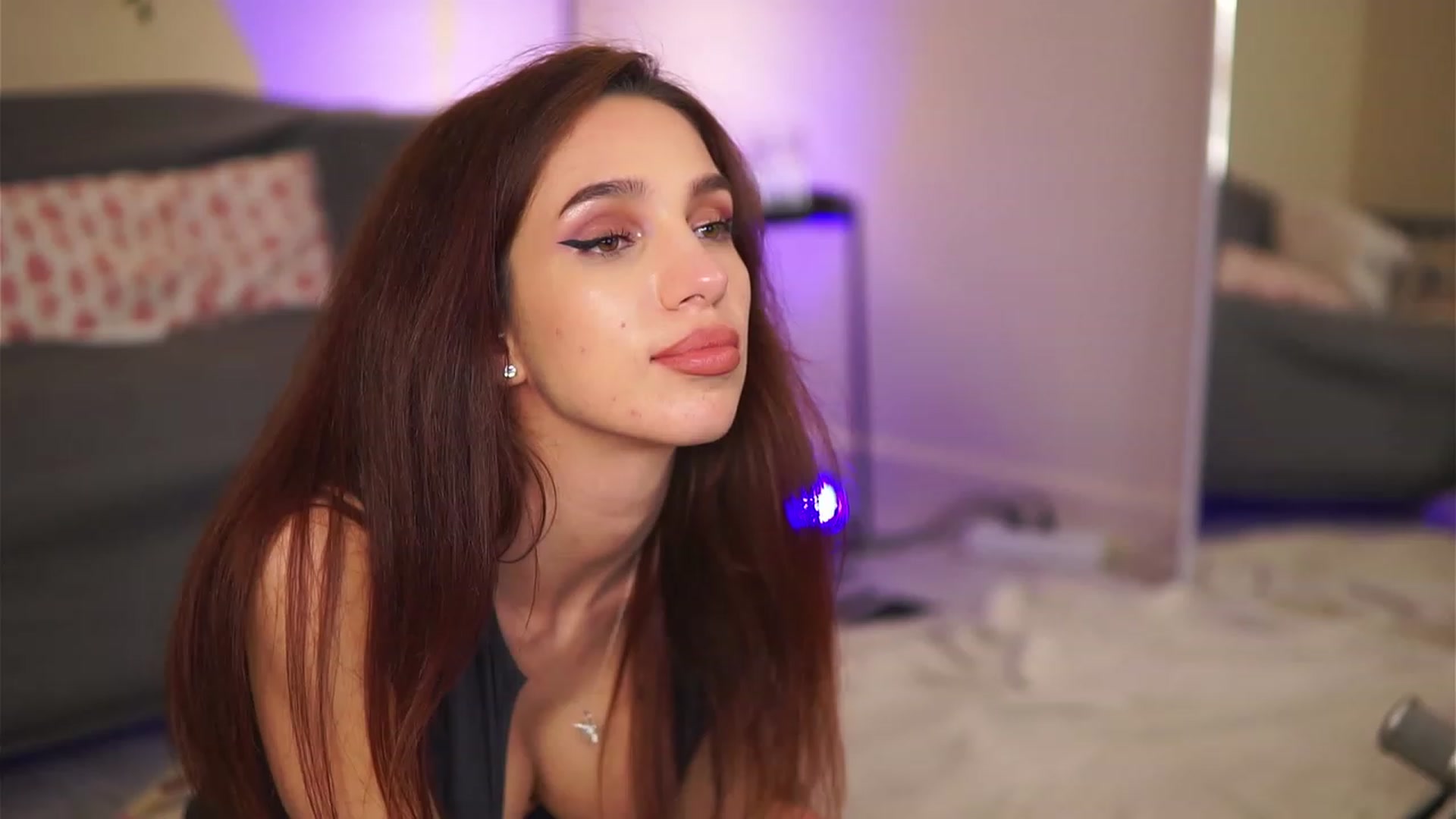 Gallery image thumbnail from VanessaAllen's myfreecams stream on, 04/18/2023, 19:15 image 7 of 20