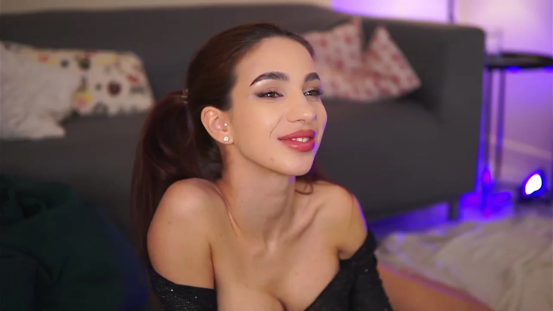 Gallery image thumbnail from VanessaAllen's myfreecams stream on, 04/21/2023, 14:49 image 5 of 20