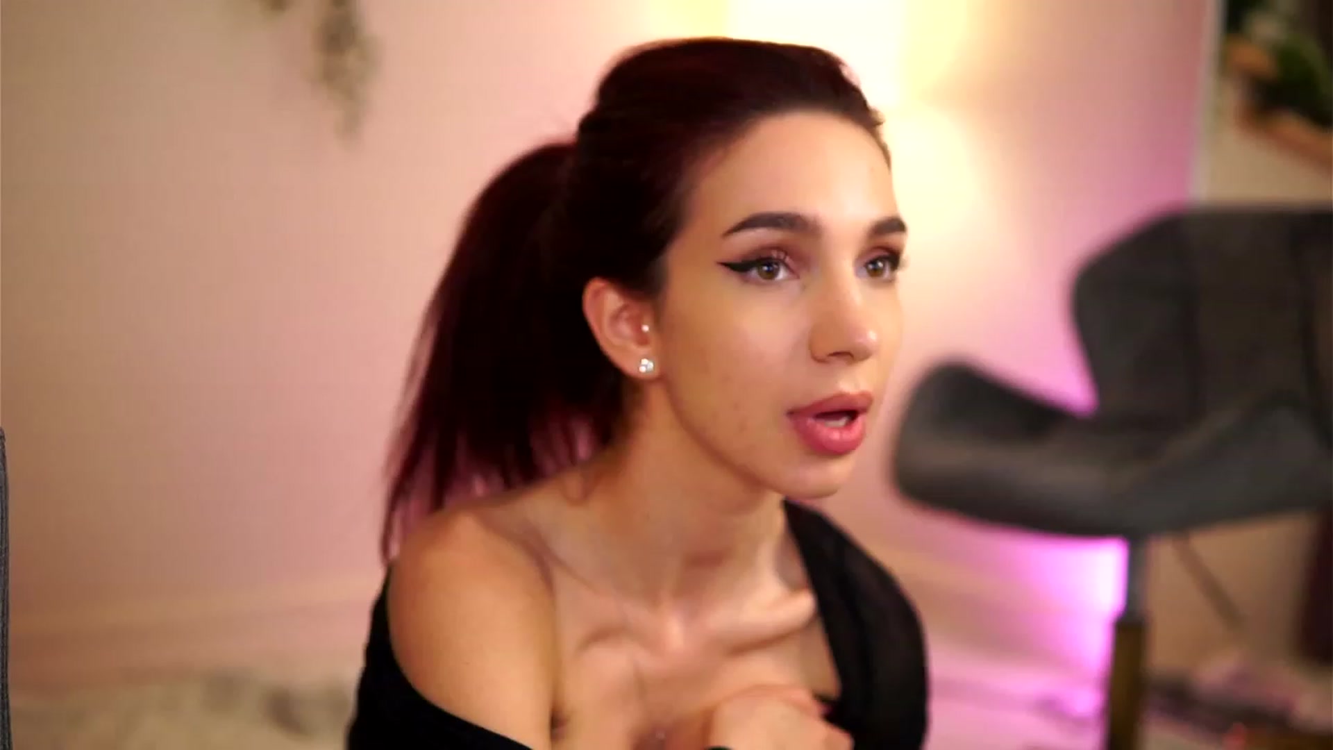 Gallery image thumbnail from VanessaAllen's myfreecams stream on, 06/04/2023, 19:58 image 16 of 20