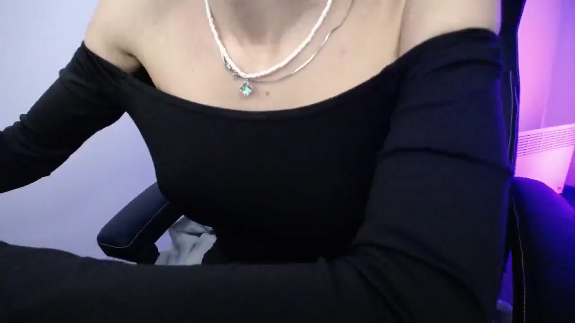 Gallery image thumbnail from VanessaCage's myfreecams stream on, 12/23/2024, 11:53 image 16 of 20