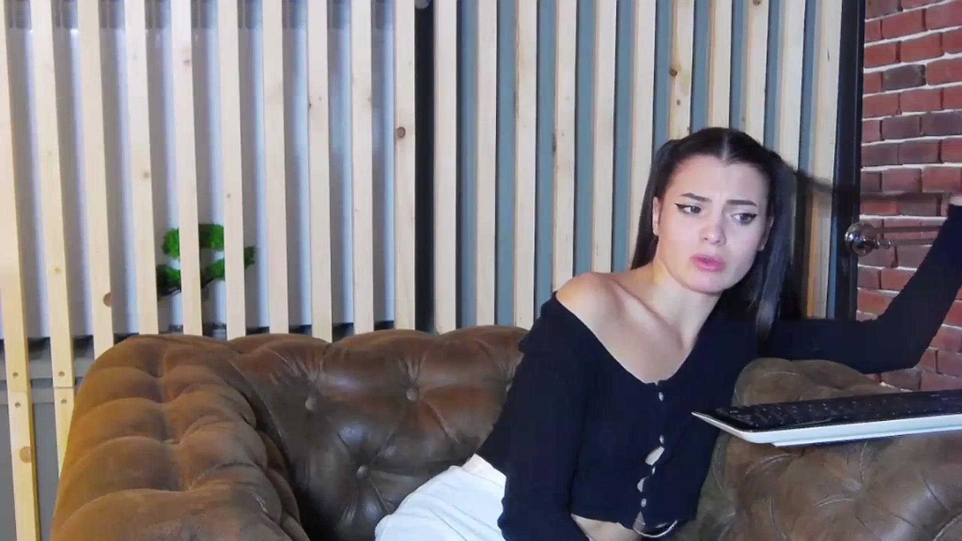 Gallery image thumbnail from VanessaPam's myfreecams stream on, 09/19/2023, 15:03 image 10 of 20
