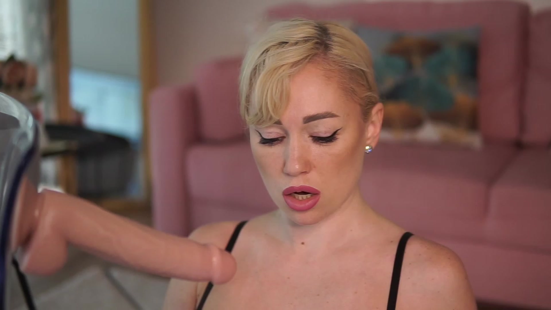 Gallery image thumbnail from VanessaVille's myfreecams stream on, 05/15/2023, 10:21 image 3 of 20