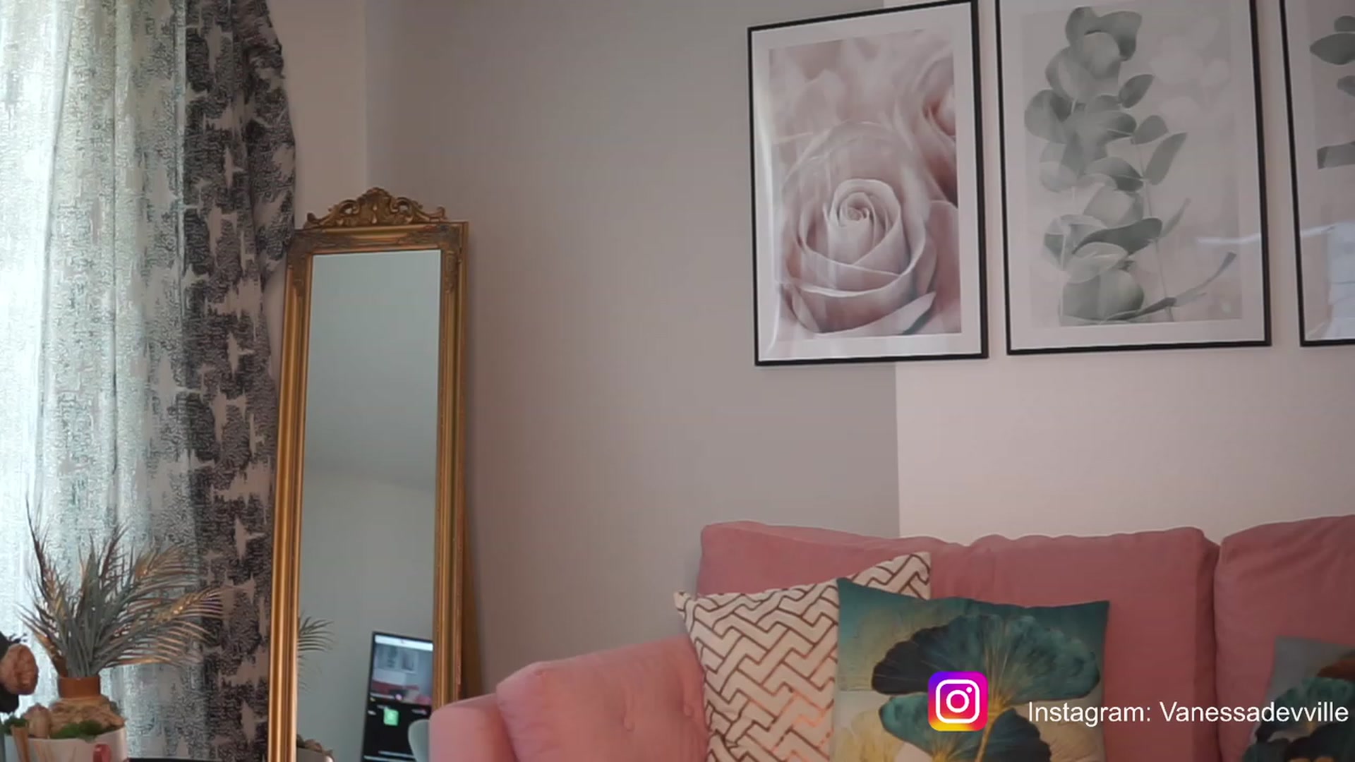 Gallery image thumbnail from VanessaVille's myfreecams stream on, 05/31/2023, 10:21 image 17 of 20