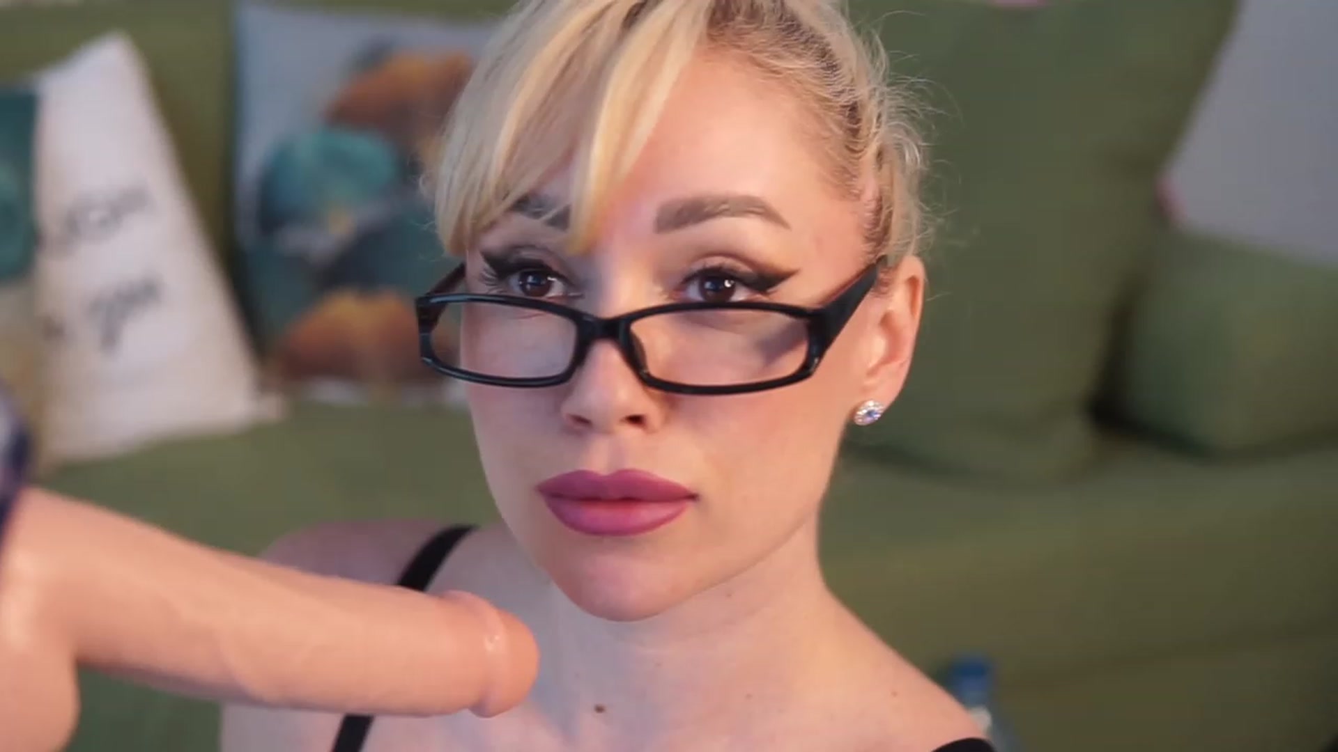 Gallery image thumbnail from VanessaVille's myfreecams stream on, 06/14/2023, 11:33 image 15 of 20