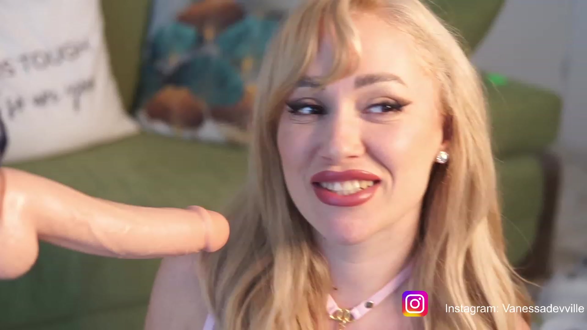 Gallery image thumbnail from VanessaVille's myfreecams stream on, 06/16/2023, 11:23 image 20 of 20