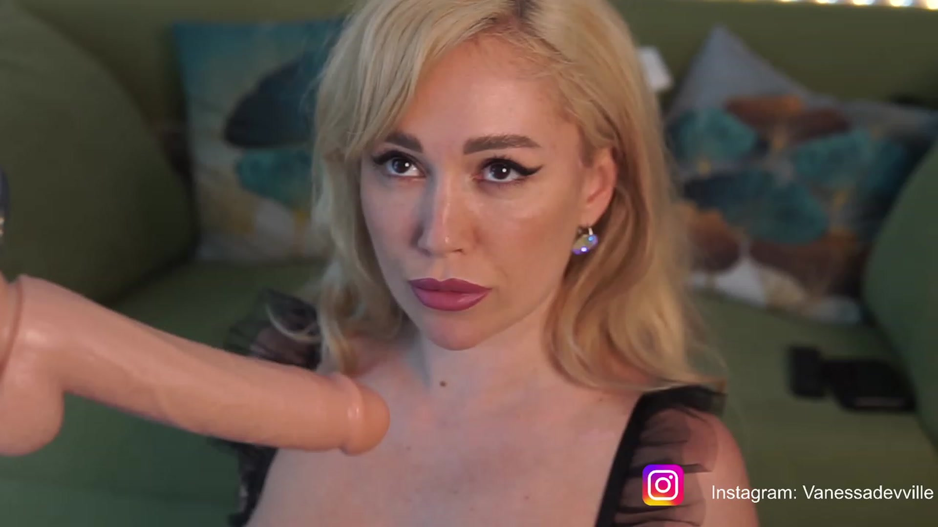 Gallery image thumbnail from VanessaVille's myfreecams stream on, 07/07/2023, 08:57 image 19 of 20