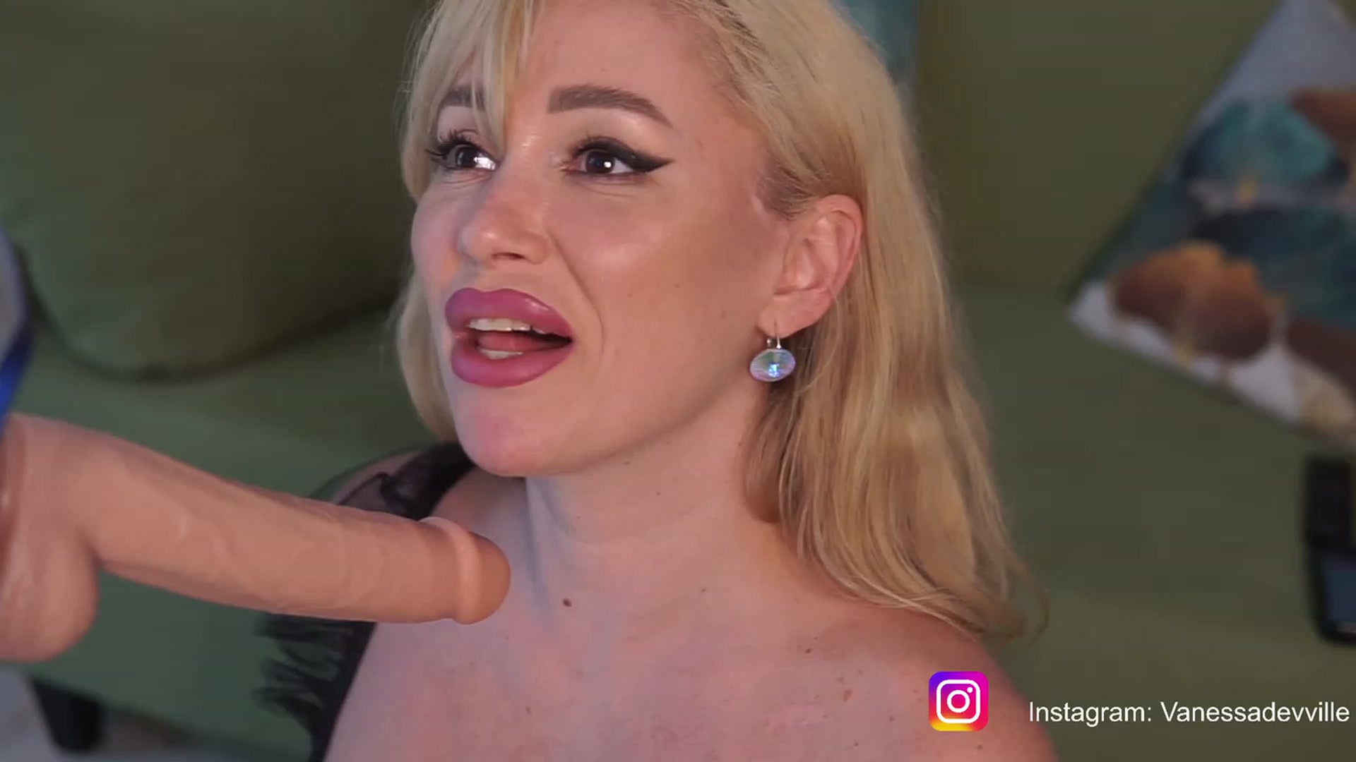 Gallery image thumbnail from VanessaVille's myfreecams stream on, 07/07/2023, 11:59 image 9 of 20