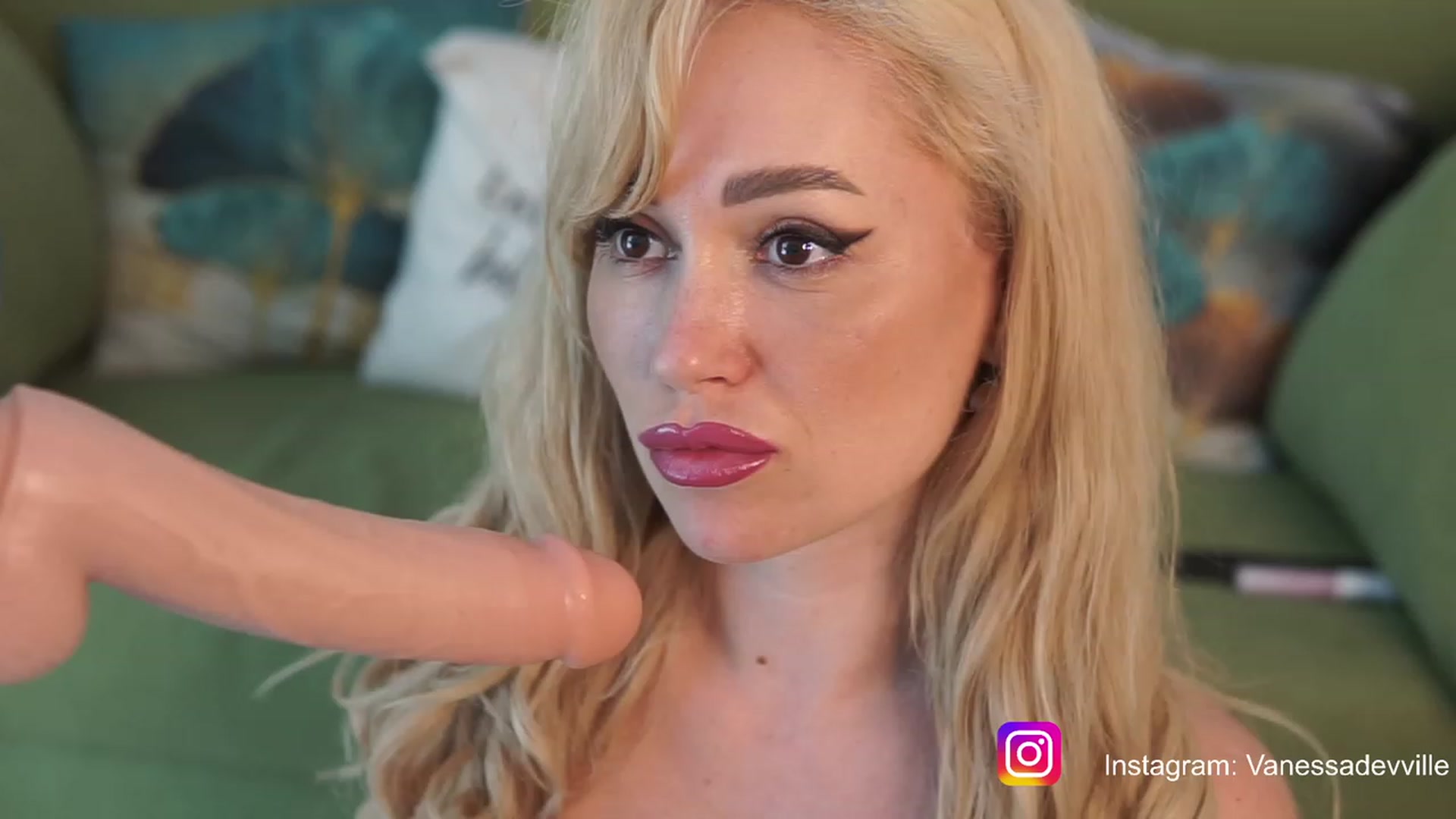 Gallery image thumbnail from VanessaVille's myfreecams stream on, 07/10/2023, 11:42 image 15 of 20