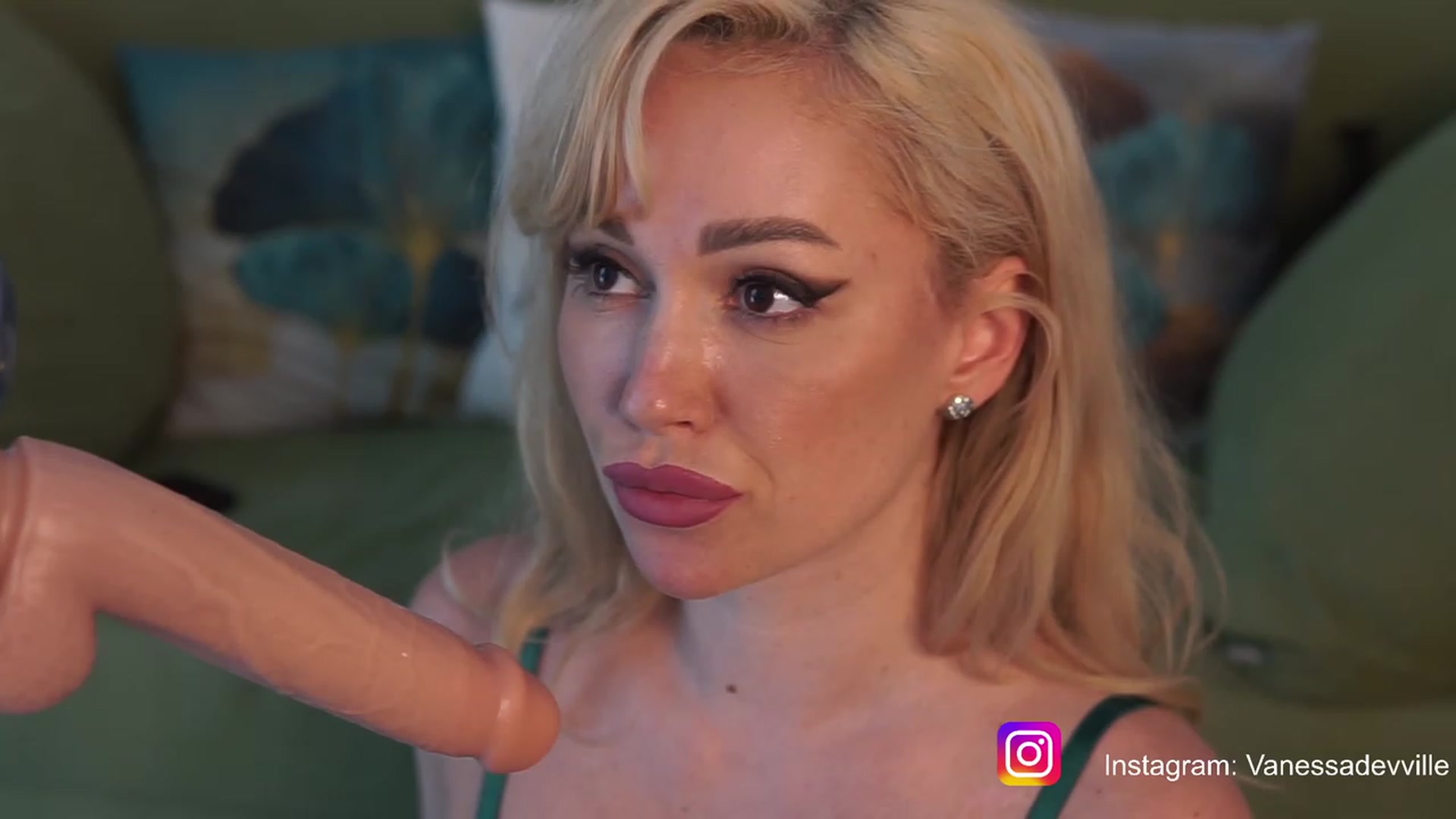 Gallery image thumbnail from VanessaVille's myfreecams stream on, 07/11/2023, 10:13 image 2 of 20