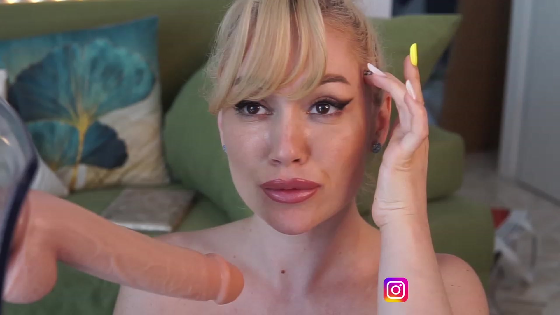 Gallery image thumbnail from VanessaVille's myfreecams stream on, 07/14/2023, 12:46 image 17 of 20