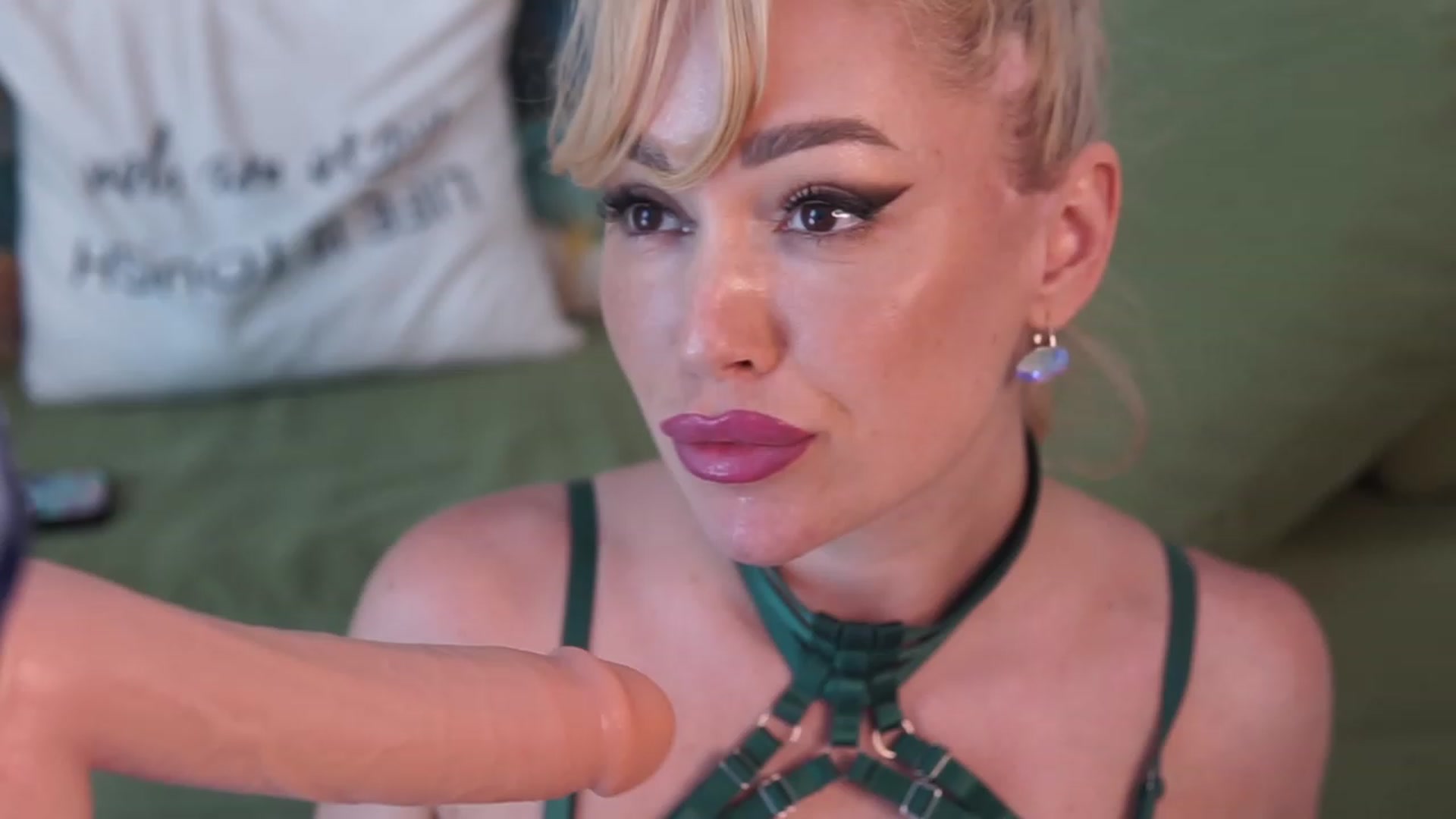 Gallery image thumbnail from VanessaVille's myfreecams stream on, 07/17/2023, 12:25 image 16 of 20