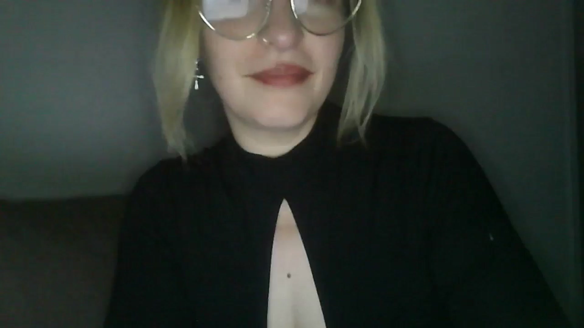 Gallery image thumbnail from Vanessa_'s myfreecams stream on, 11/28/2023, 23:59 image 18 of 20
