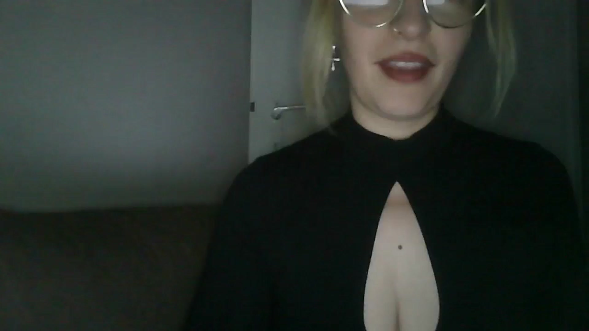Gallery image thumbnail from Vanessa_'s myfreecams stream on, 11/28/2023, 23:59 image 8 of 20