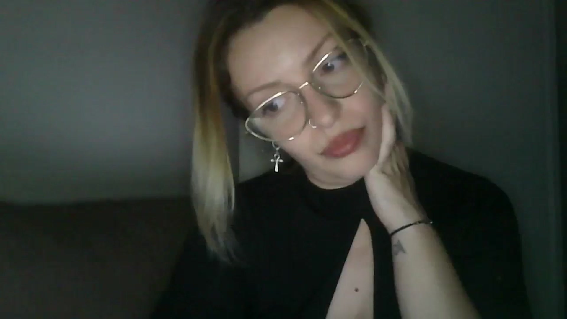 Gallery image thumbnail from Vanessa_'s myfreecams stream on, 11/28/2023, 23:59 image 11 of 20