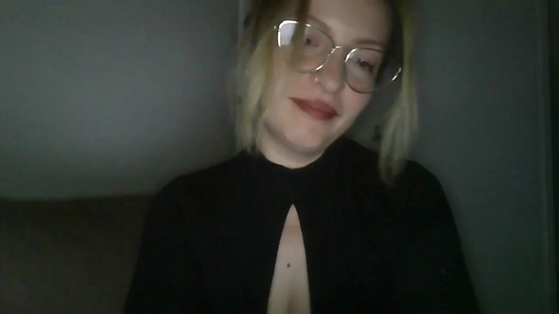 Gallery image thumbnail from Vanessa_'s myfreecams stream on, 11/28/2023, 23:59 image 1 of 20