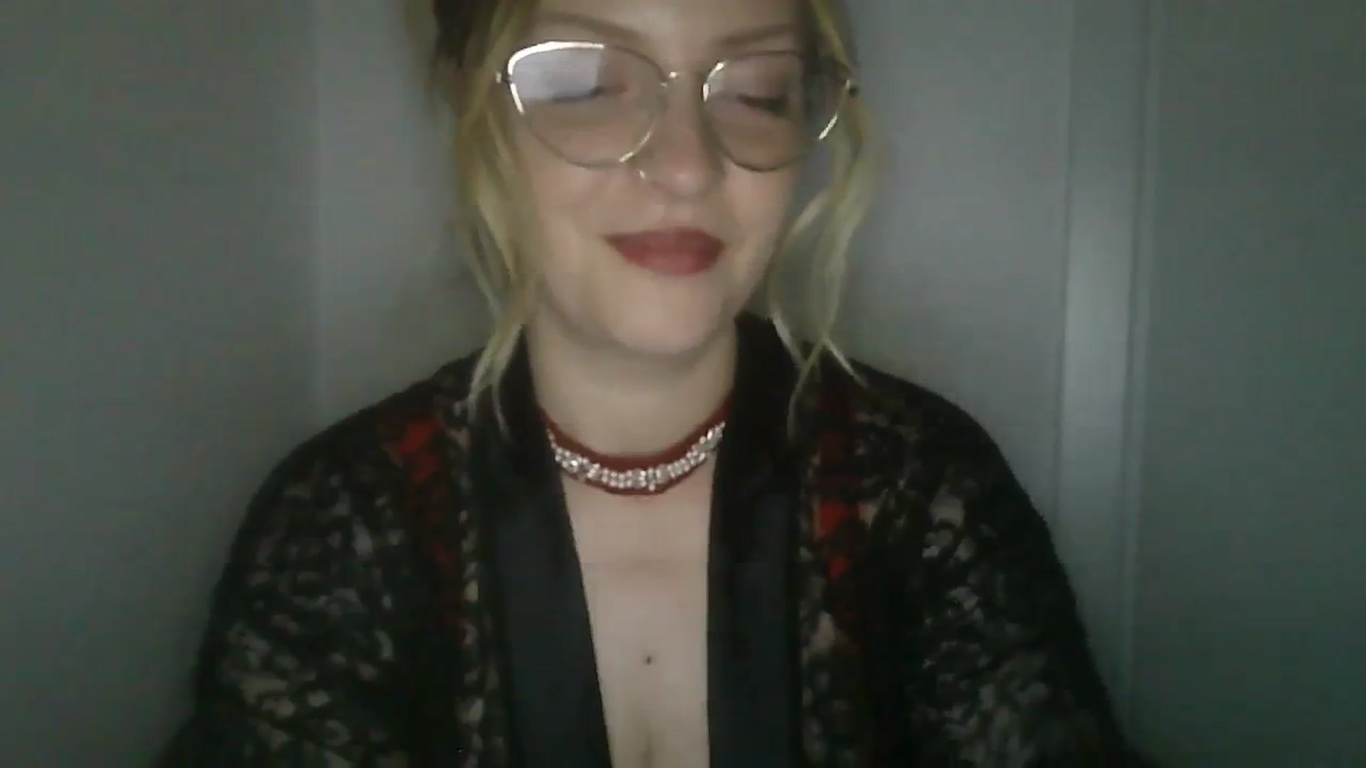Gallery image thumbnail from Vanessa_'s myfreecams stream on, 12/27/2023, 24:37 image 9 of 20
