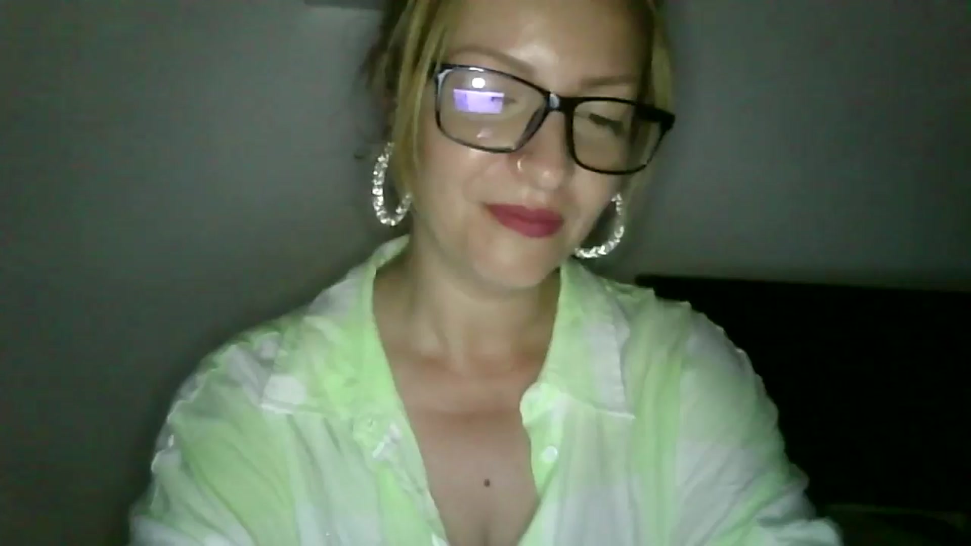 Gallery image thumbnail from Vanessa_'s myfreecams stream on, 06/28/2024, 23:44 image 14 of 20