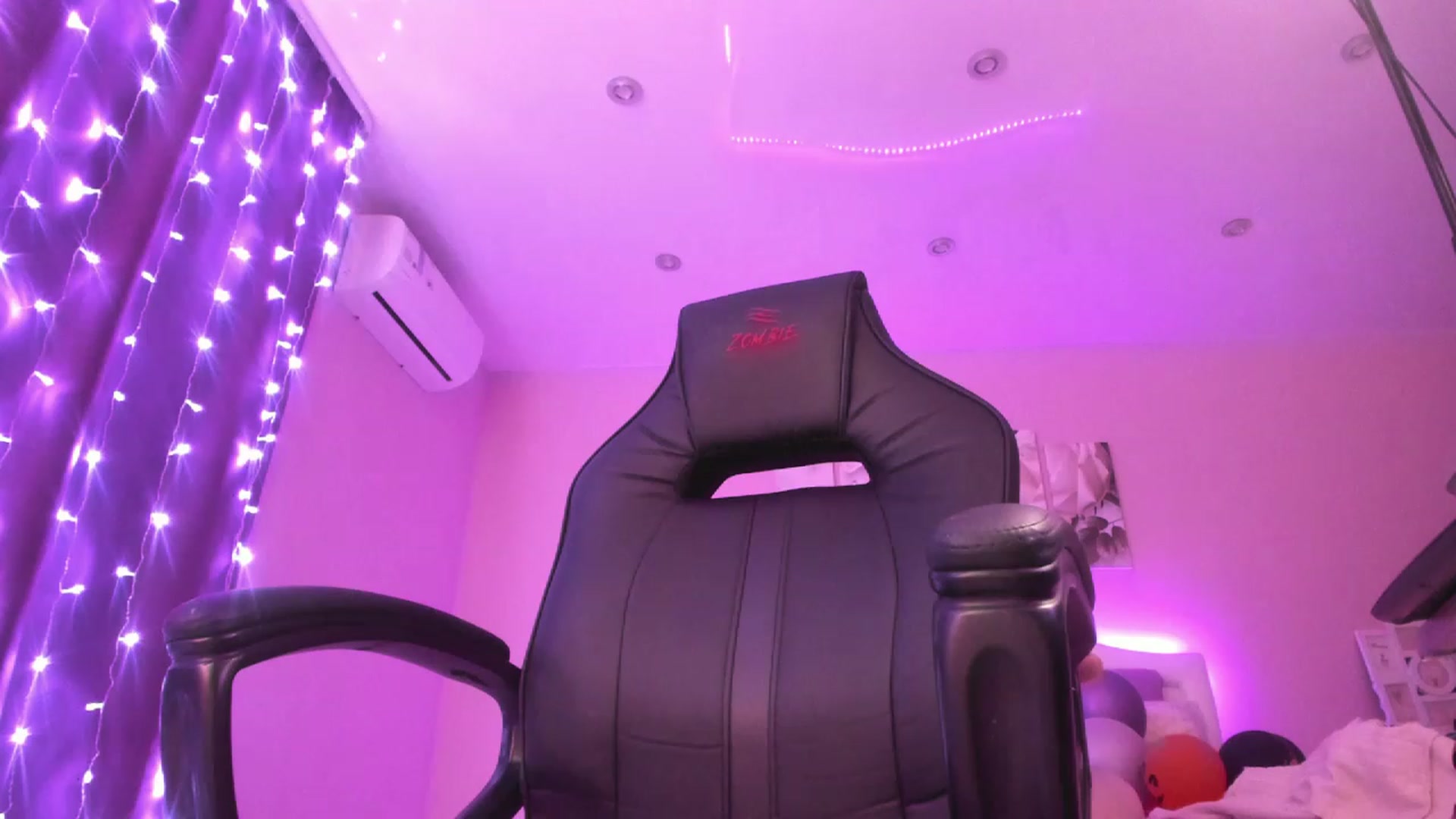 Gallery image thumbnail from Vanessa_Hotty's myfreecams stream on, 11/16/2022, 24:36 image 12 of 20