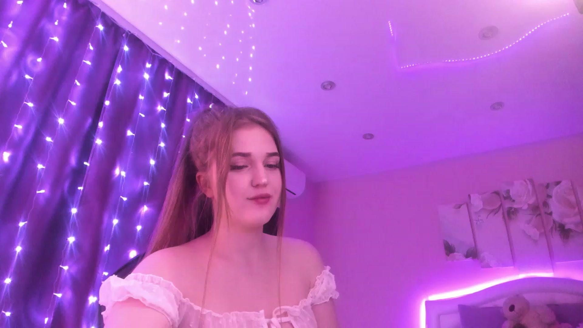 Gallery image thumbnail from Vanessa_Hotty's myfreecams stream on, 11/20/2022, 23:12 image 16 of 20