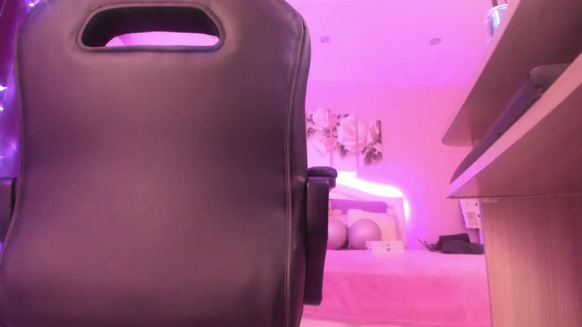 Gallery image thumbnail from Vanessa_Hotty's myfreecams stream on, 11/26/2022, 18:43 image 17 of 20