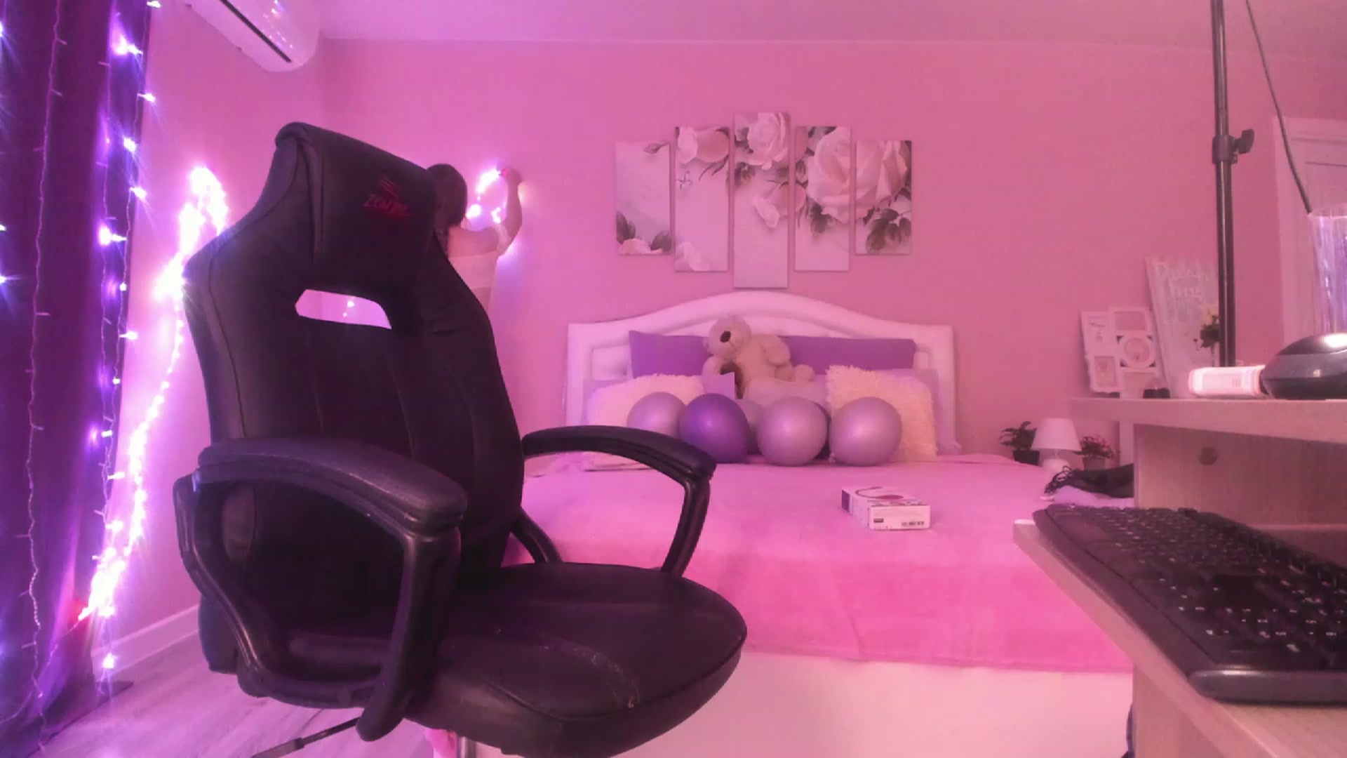 Gallery image thumbnail from Vanessa_Hotty's myfreecams stream on, 11/26/2022, 18:43 image 3 of 20