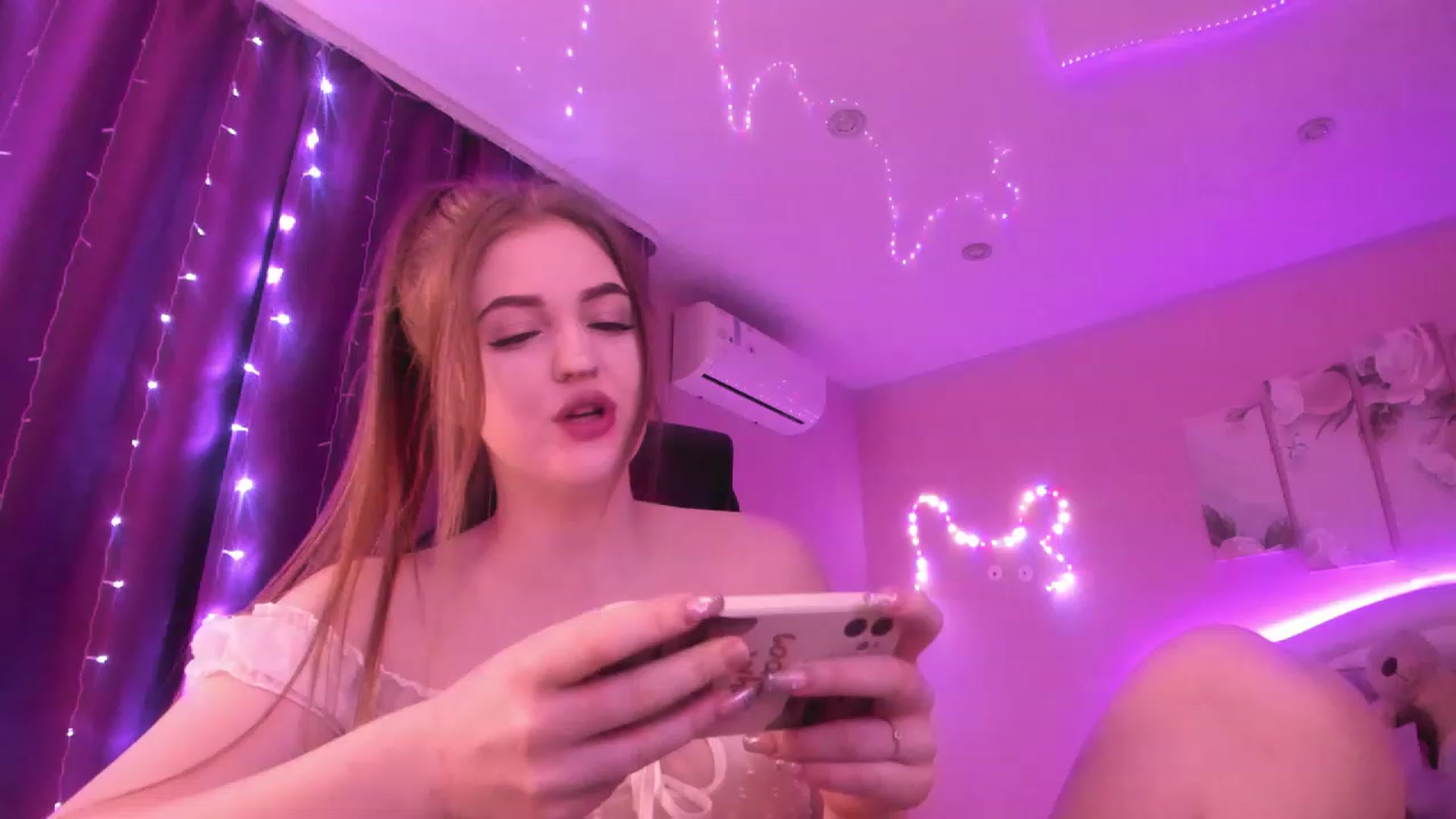 Gallery image thumbnail from Vanessa_Hotty's myfreecams stream on, 11/26/2022, 21:22 image 3 of 20