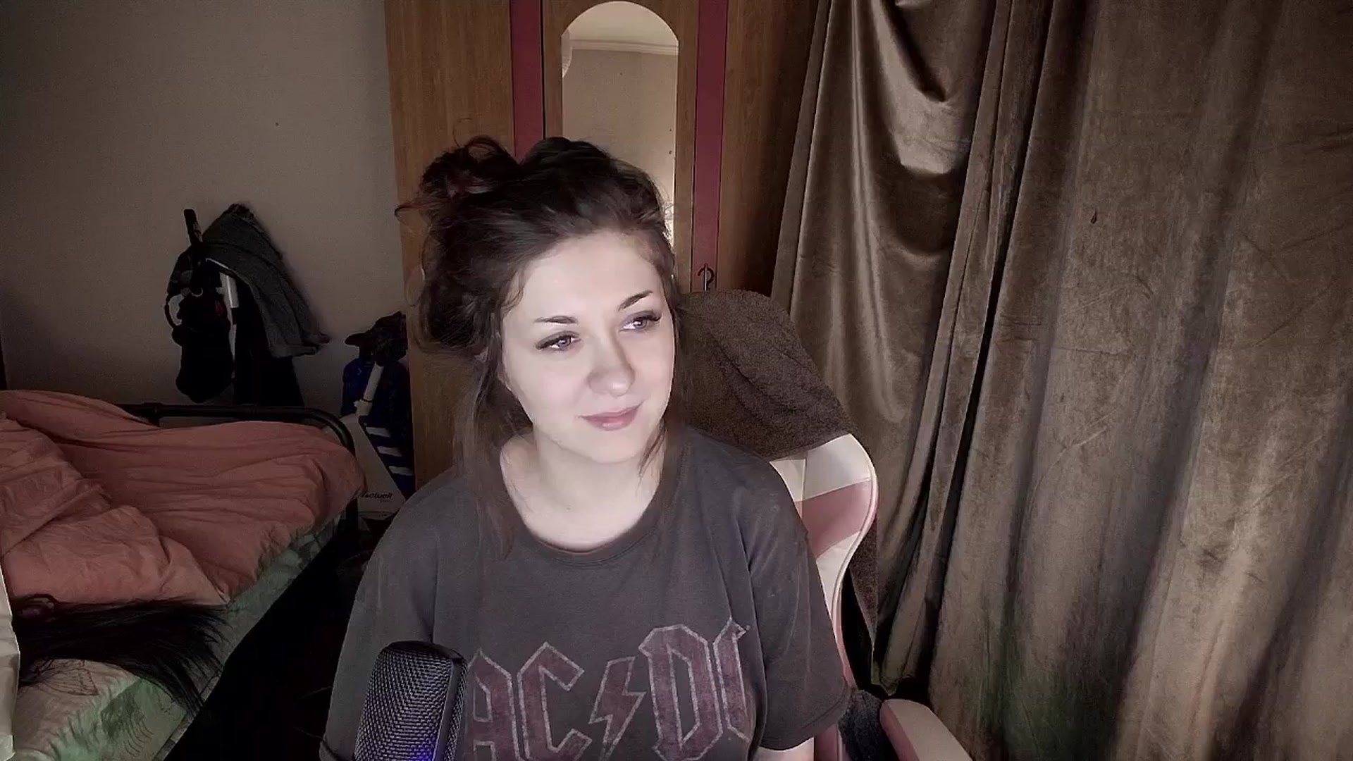 Gallery image thumbnail from Vanessa_Ray's myfreecams stream on, 03/28/2026, 19:39 image 6 of 20