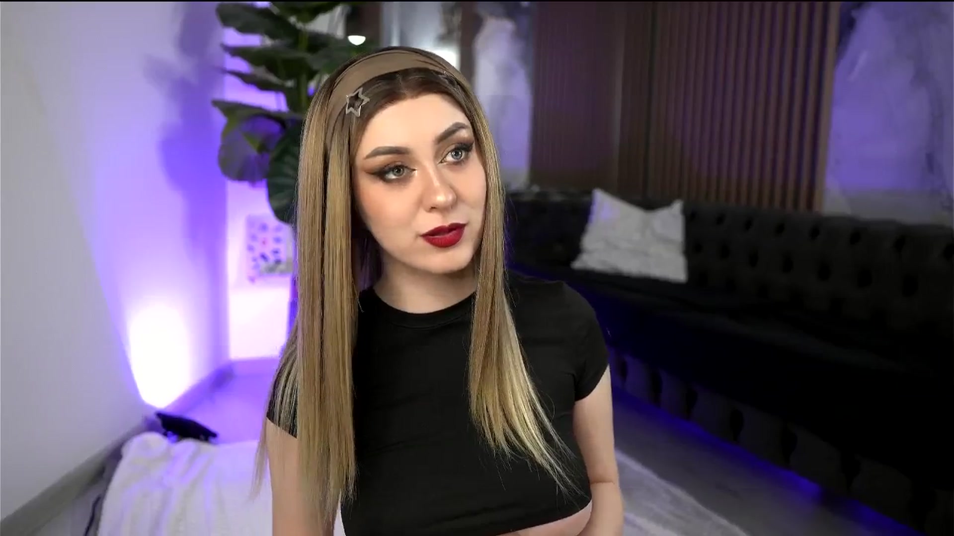 Gallery image thumbnail from Vanessa_Ray's myfreecams stream on, 04/04/2026, 23:12 image 18 of 20