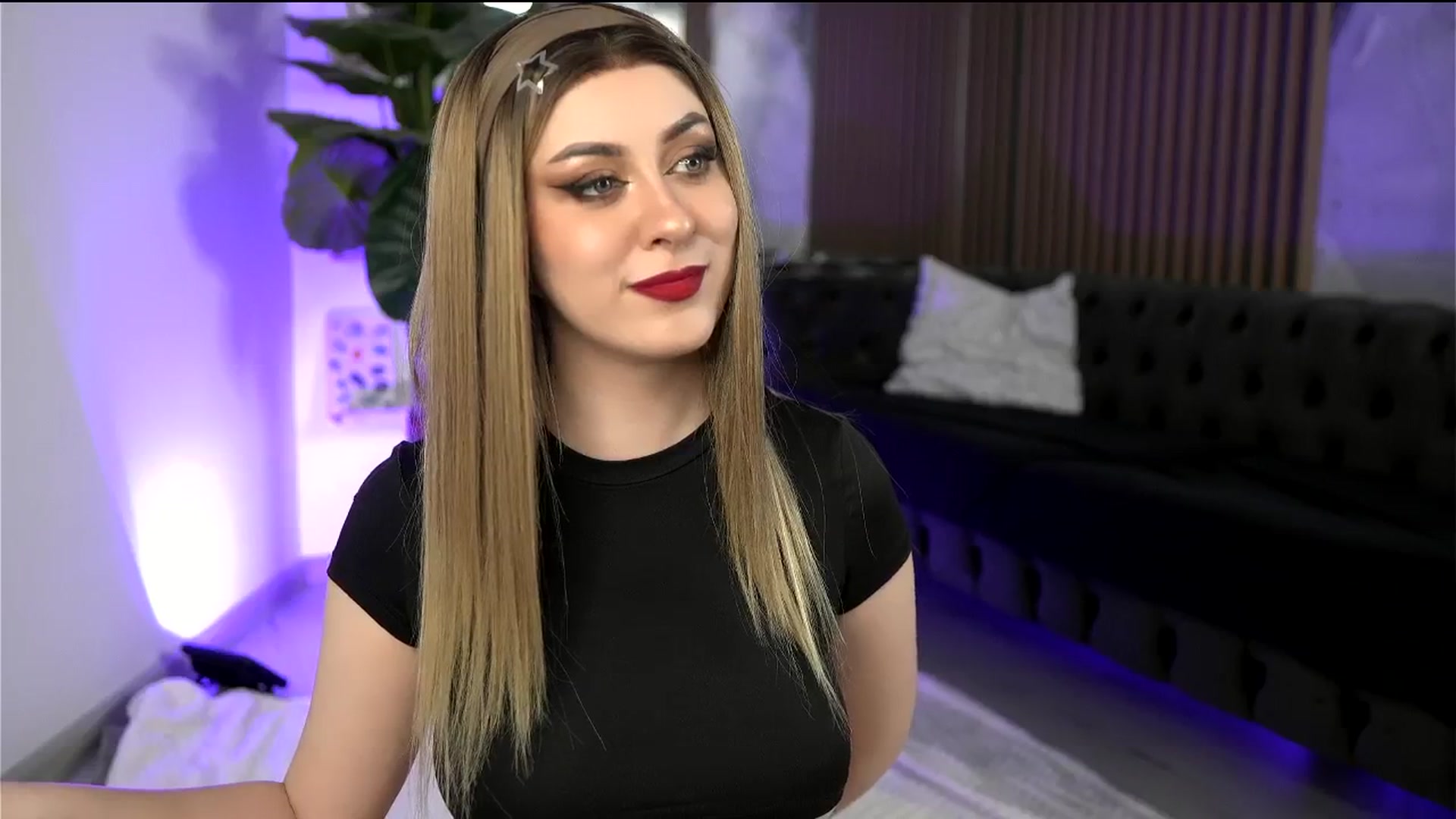 Gallery image thumbnail from Vanessa_Ray's myfreecams stream on, 04/04/2026, 23:12 image 14 of 20